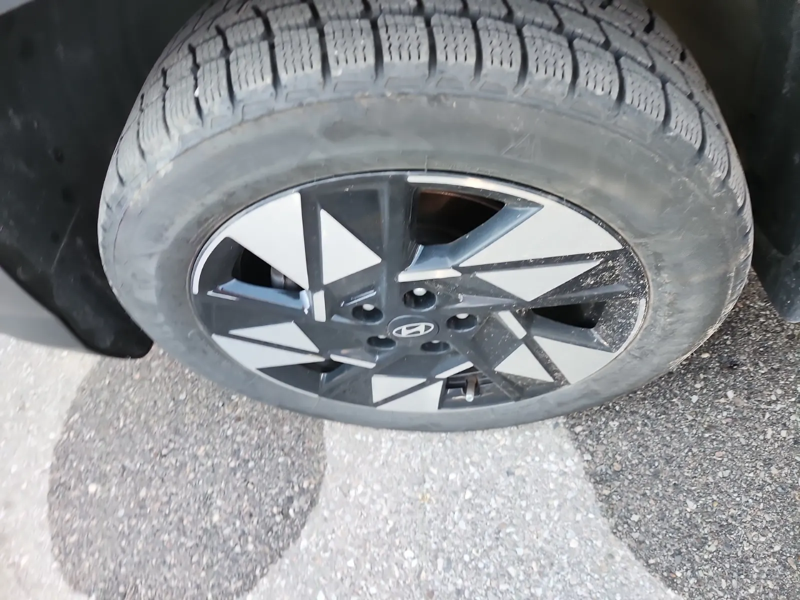 Front driver wheel/tire photo