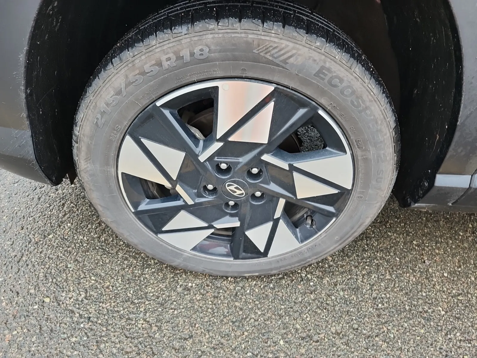 Front driver wheel/tire photo