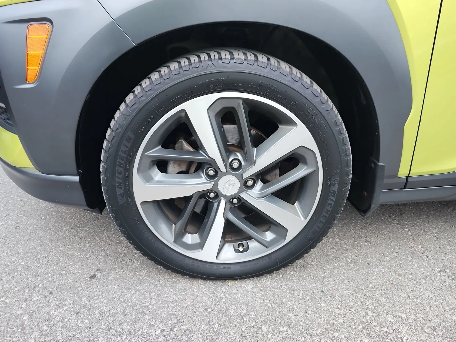 Front driver wheel/tire photo