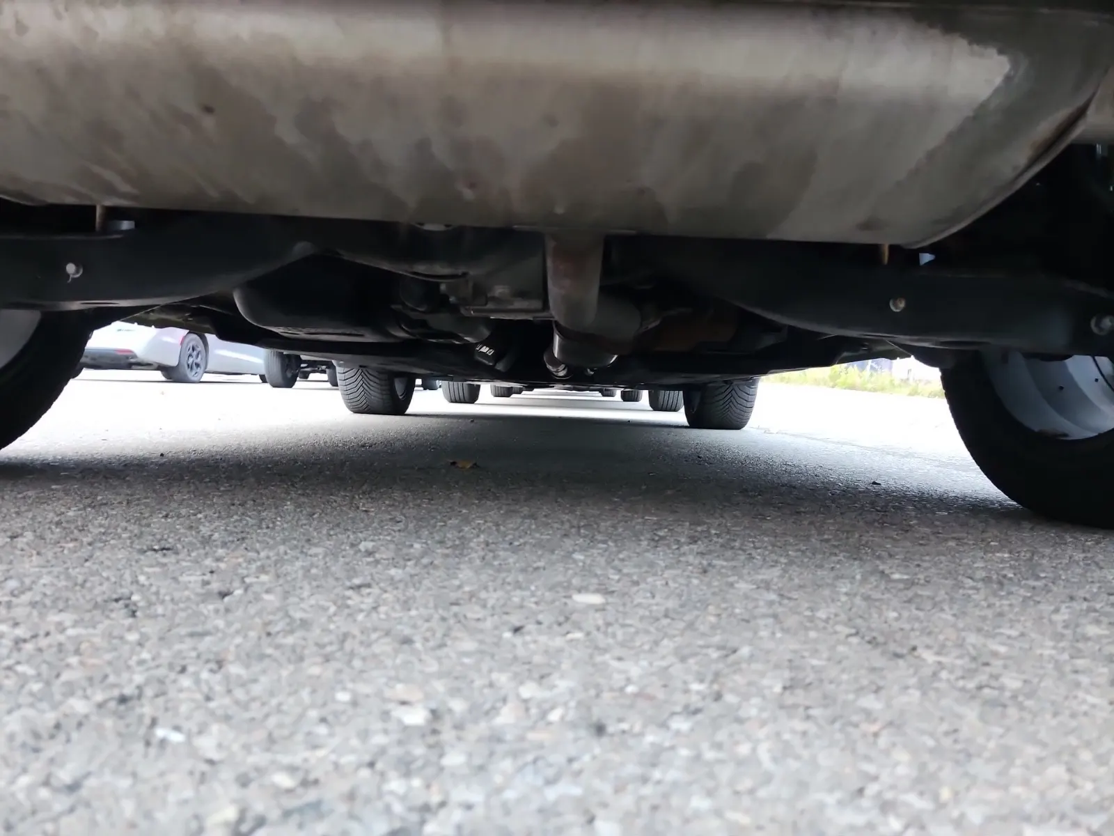 Undercarriage - Rear Photo