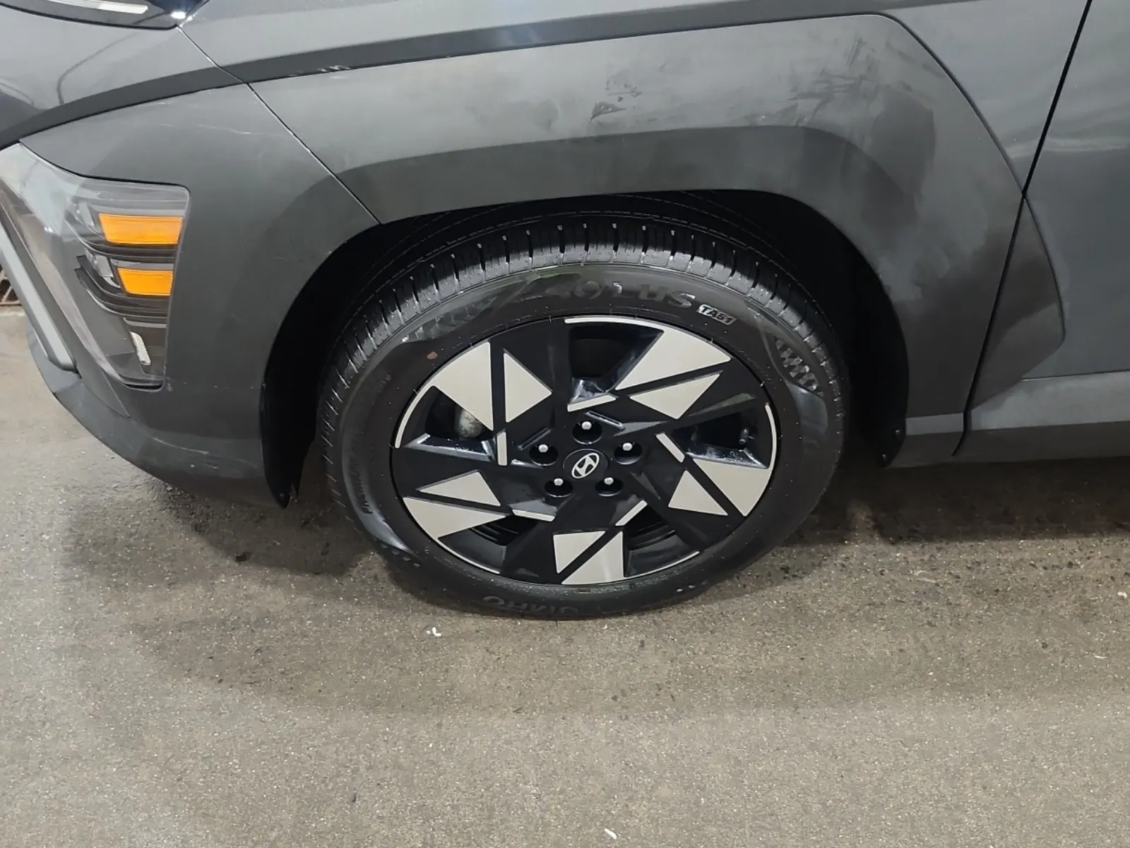 Front driver wheel/tire photo