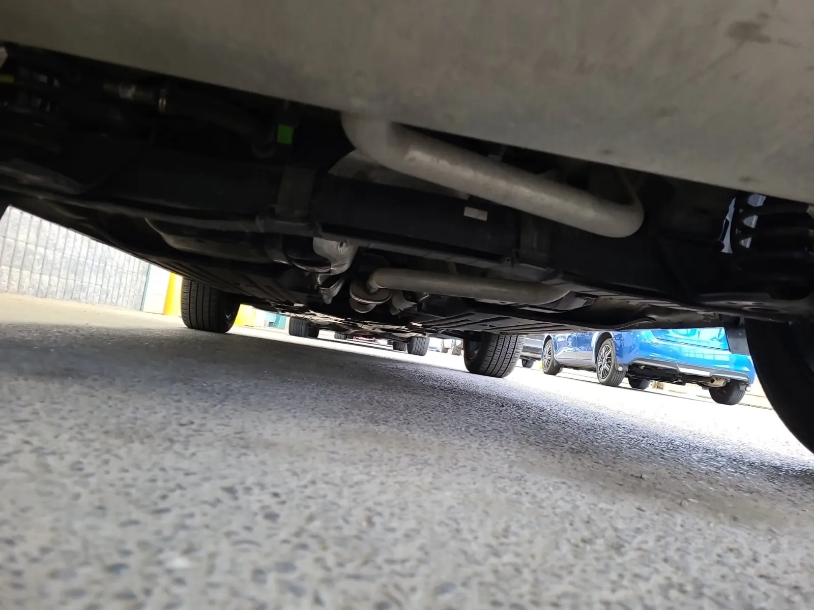 Undercarriage - Rear Photo