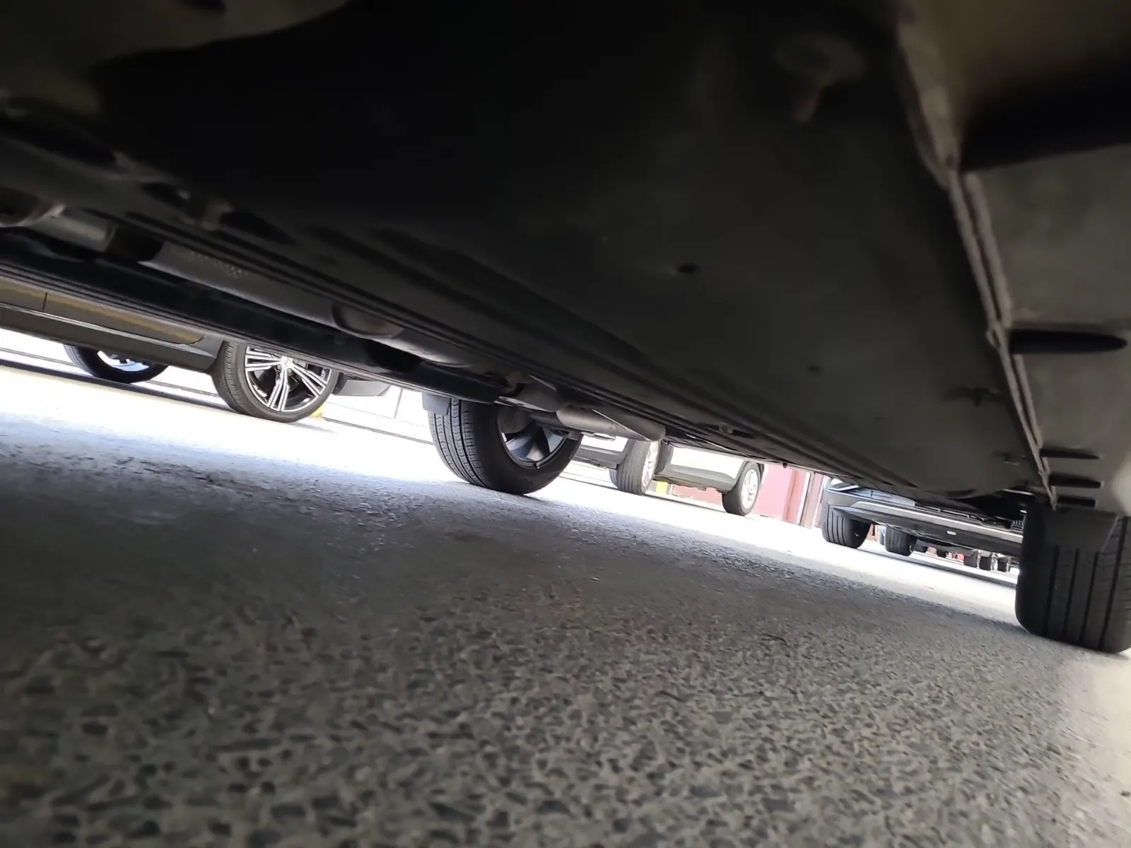 Undercarriage - Driver Photo