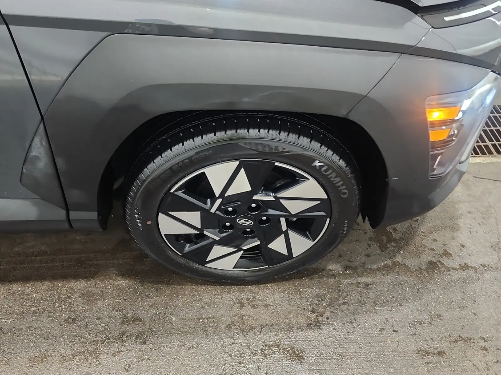 Right Front Wheel/Tire Photo