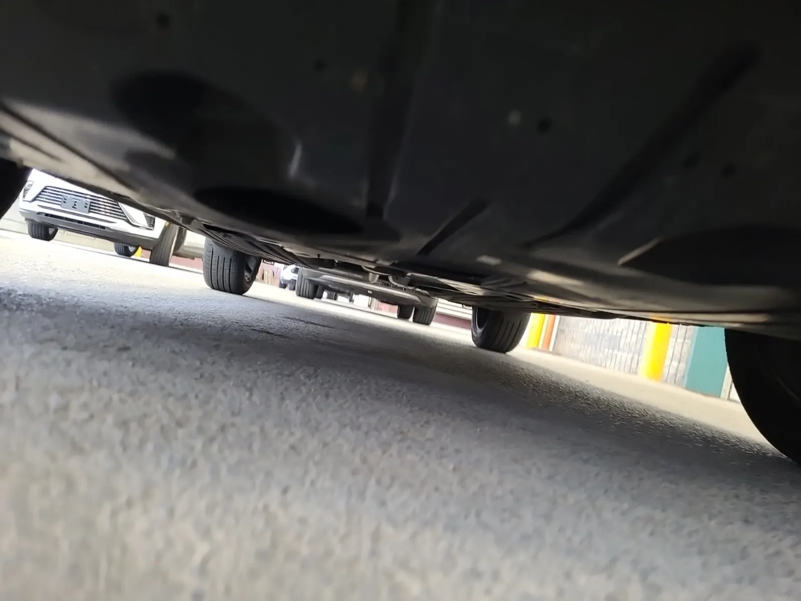 Undercarriage - Front Photo