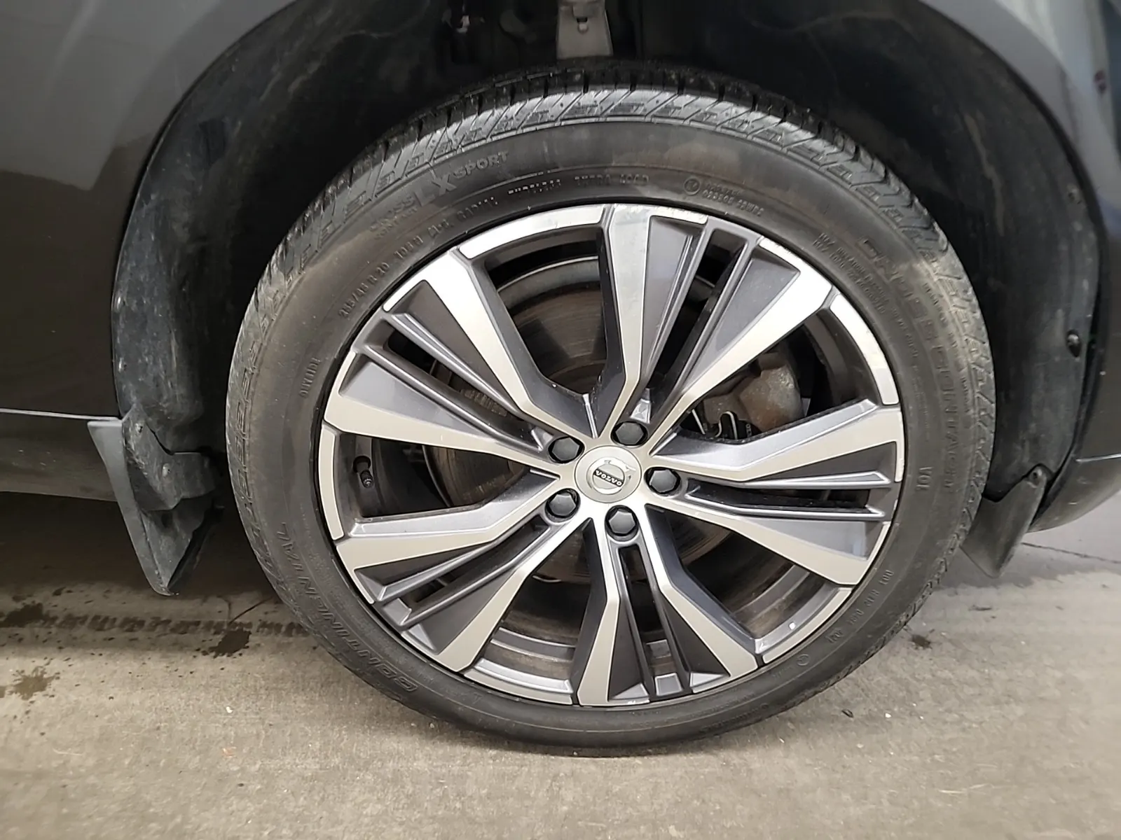 Right Front Wheel/Tire Photo