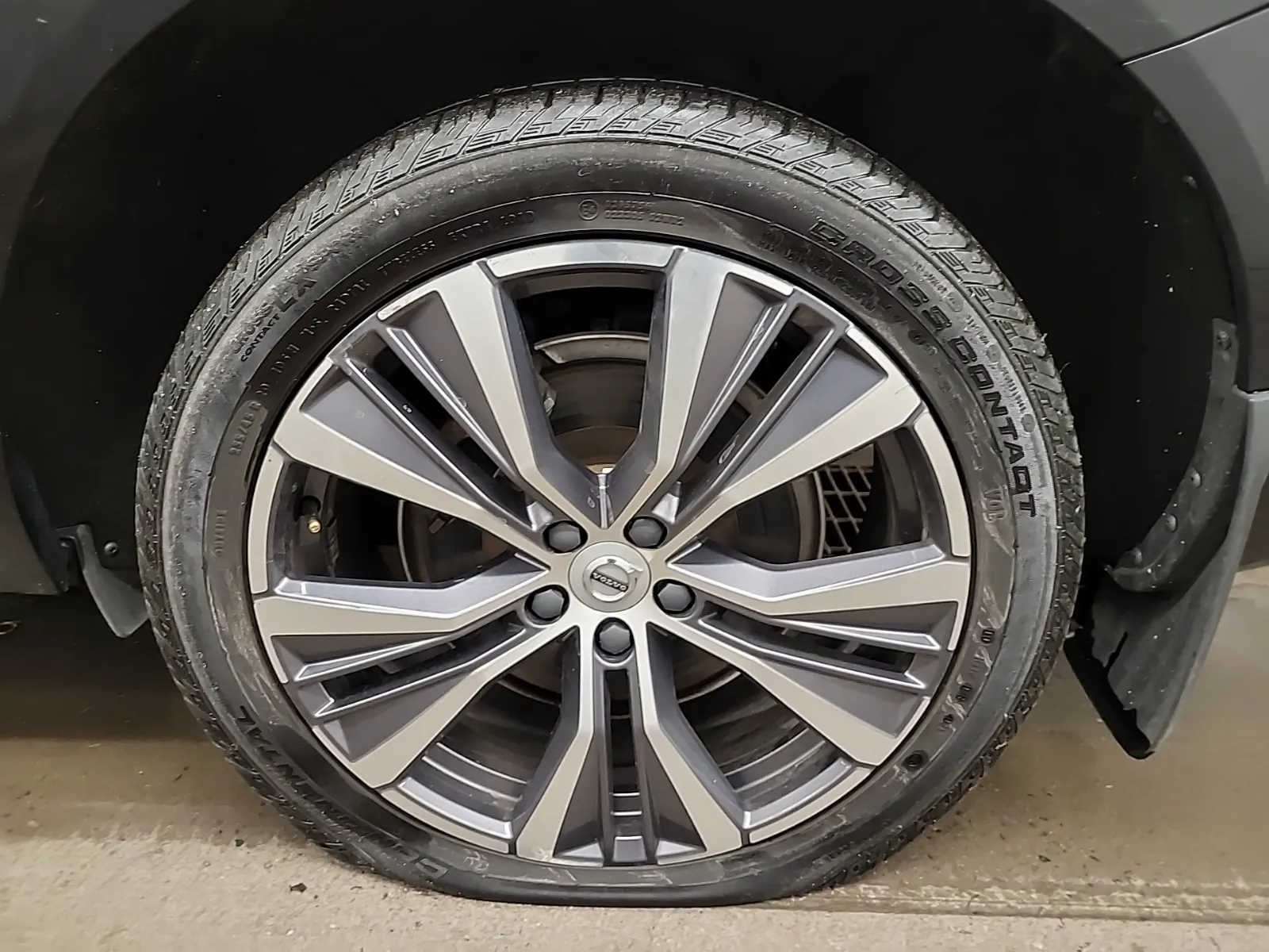 Left Rear Wheel/Tire Photo