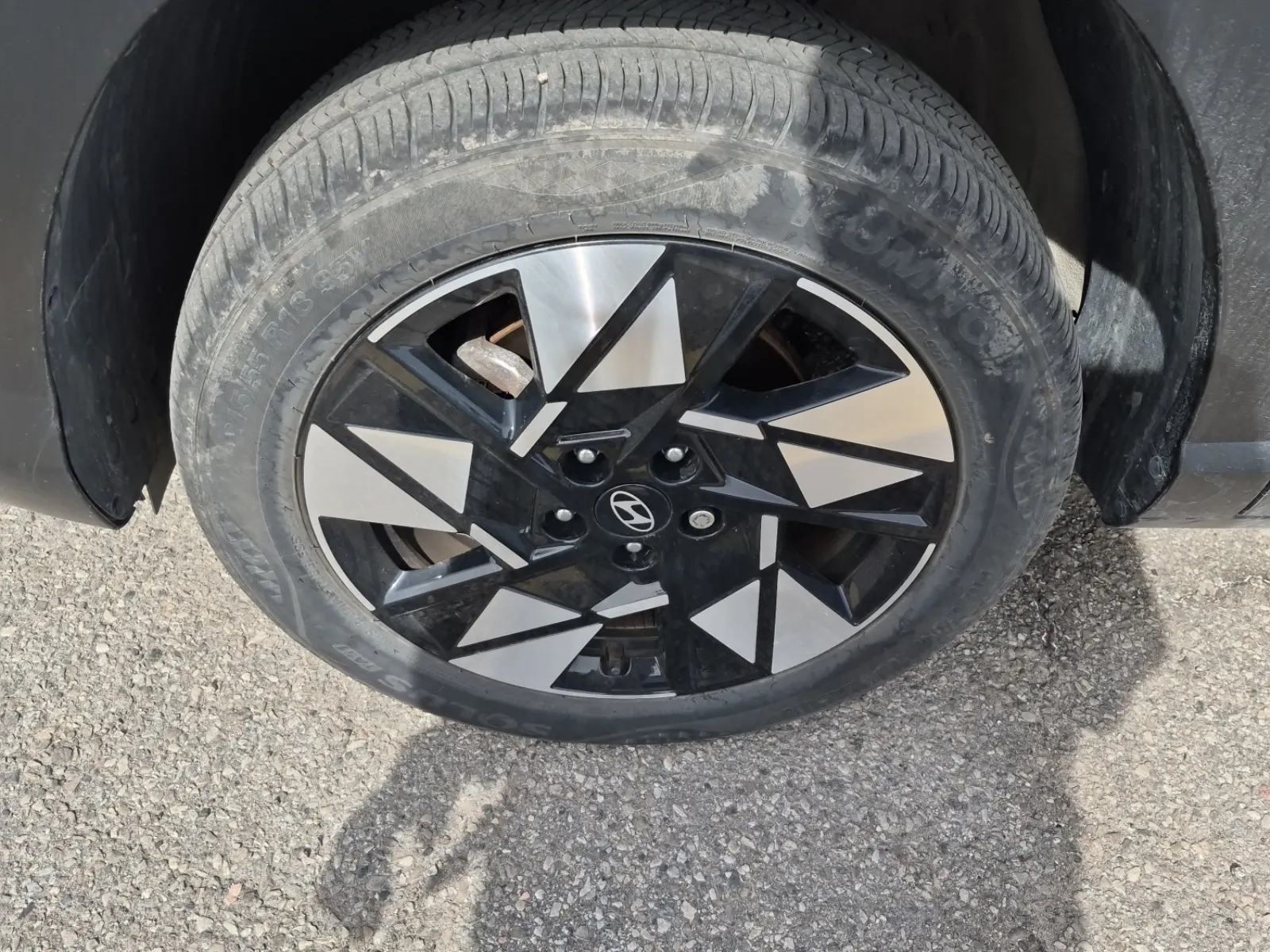 Front driver wheel/tire photo