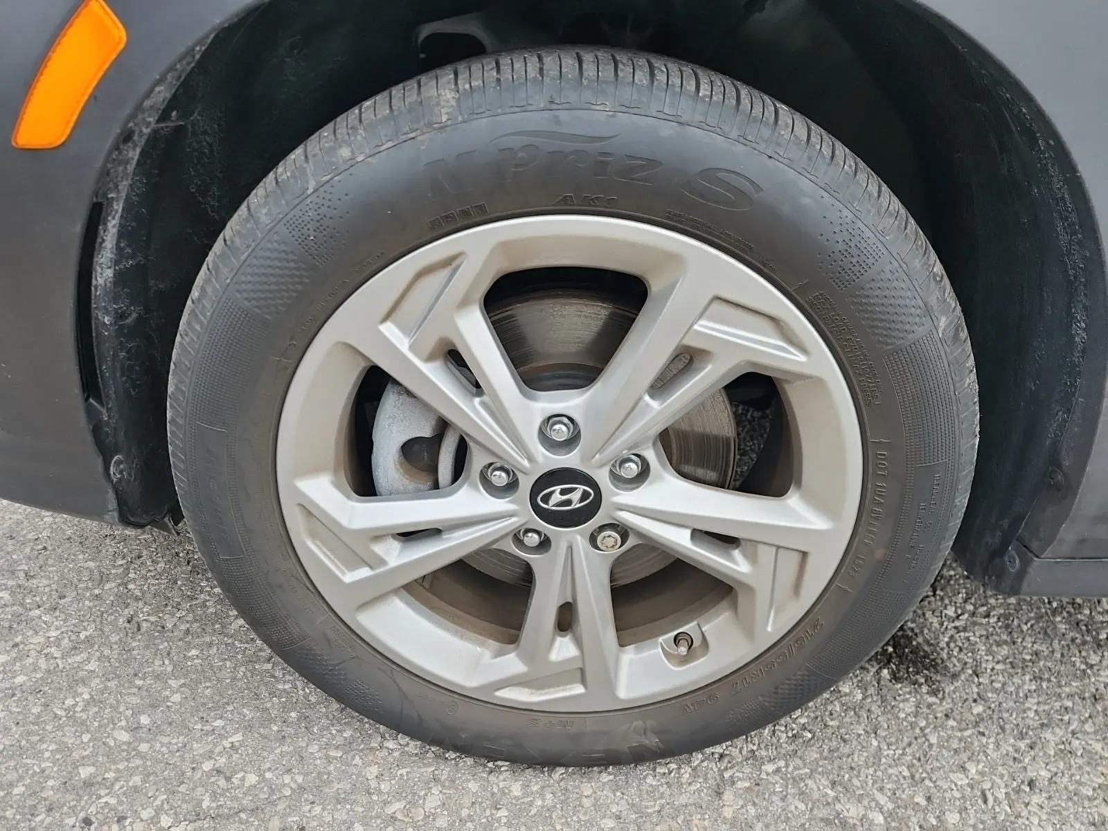 Front driver wheel/tire photo