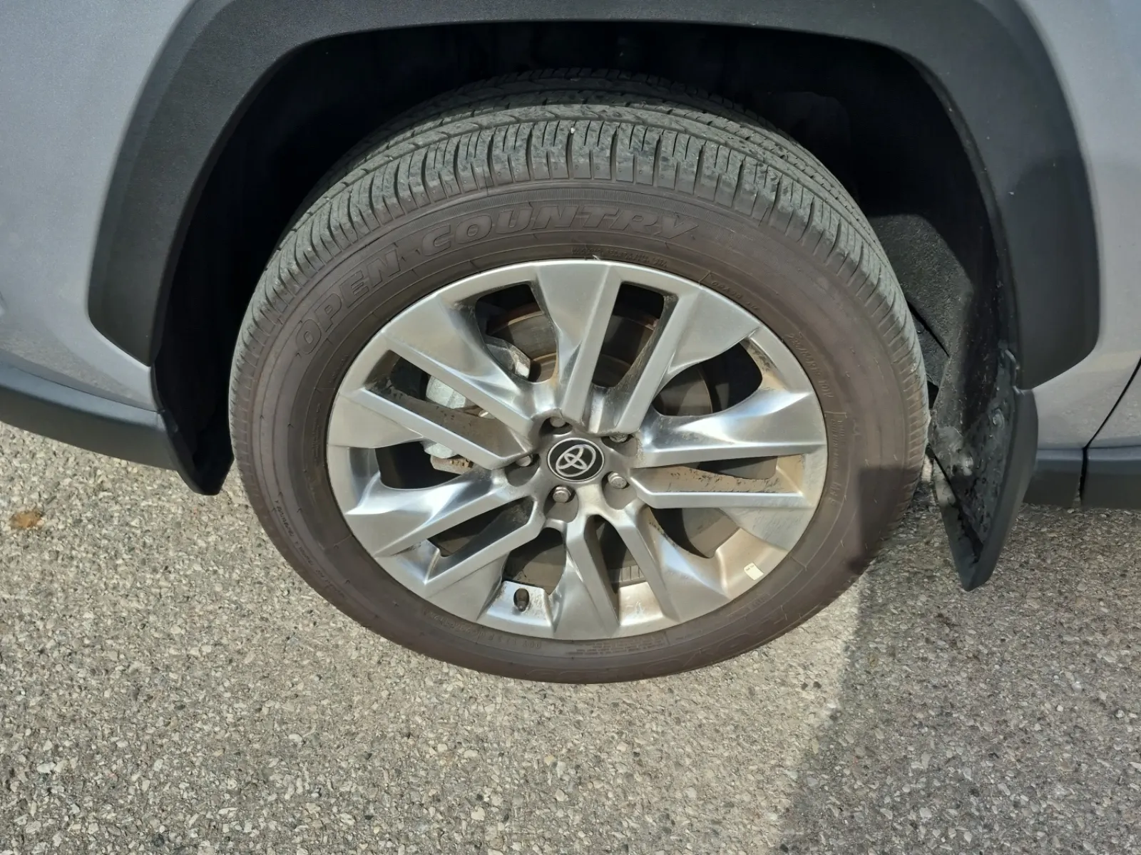 Front driver wheel/tire photo