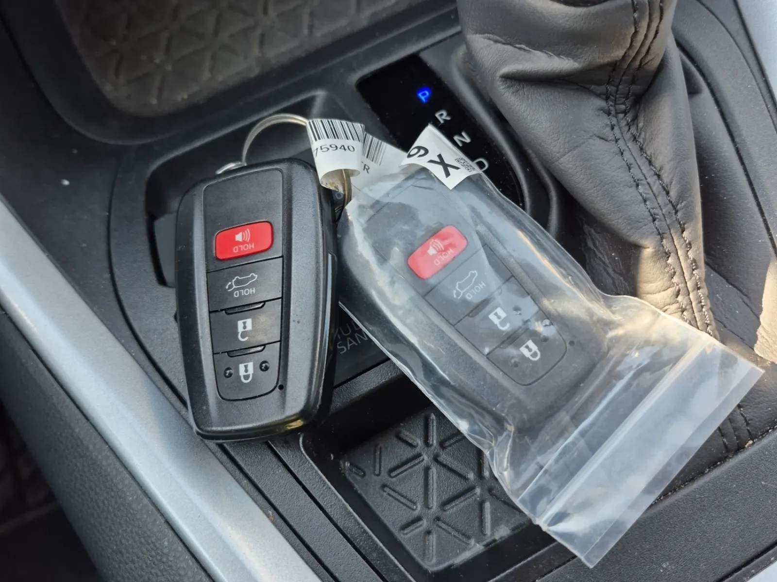 Keys/Fobs/Manual Photo