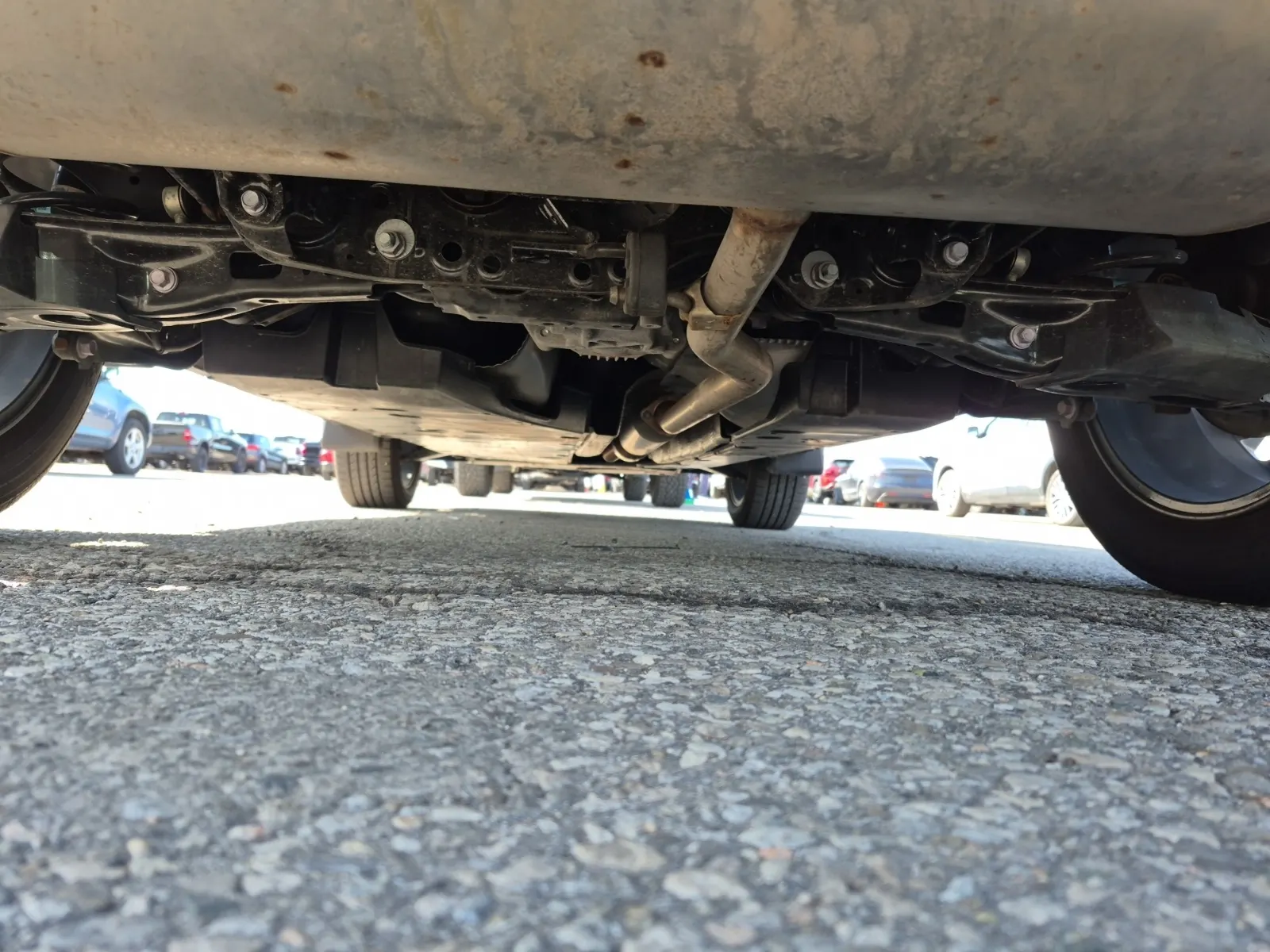 Undercarriage - Rear Photo