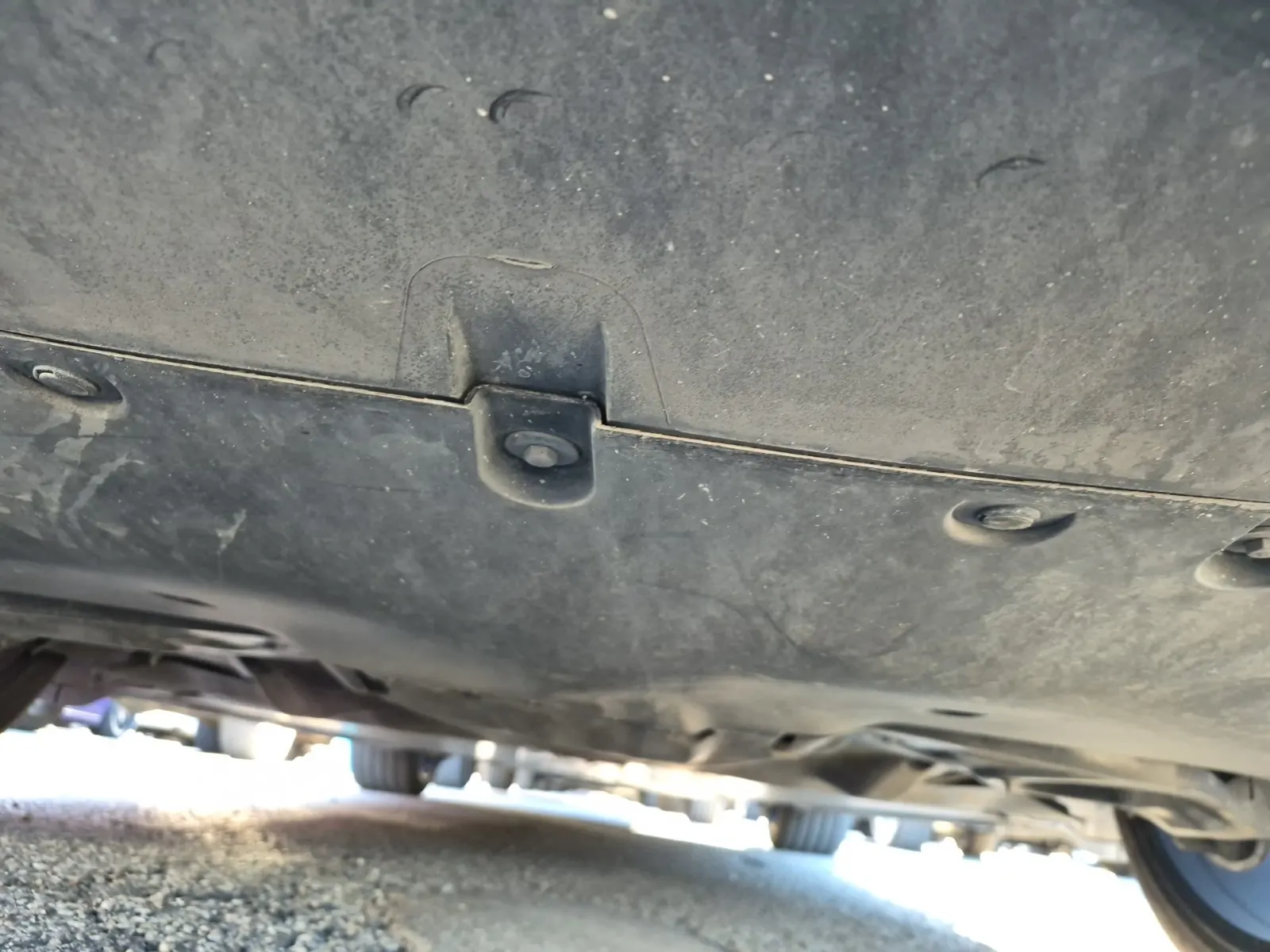 Undercarriage - Rear Photo