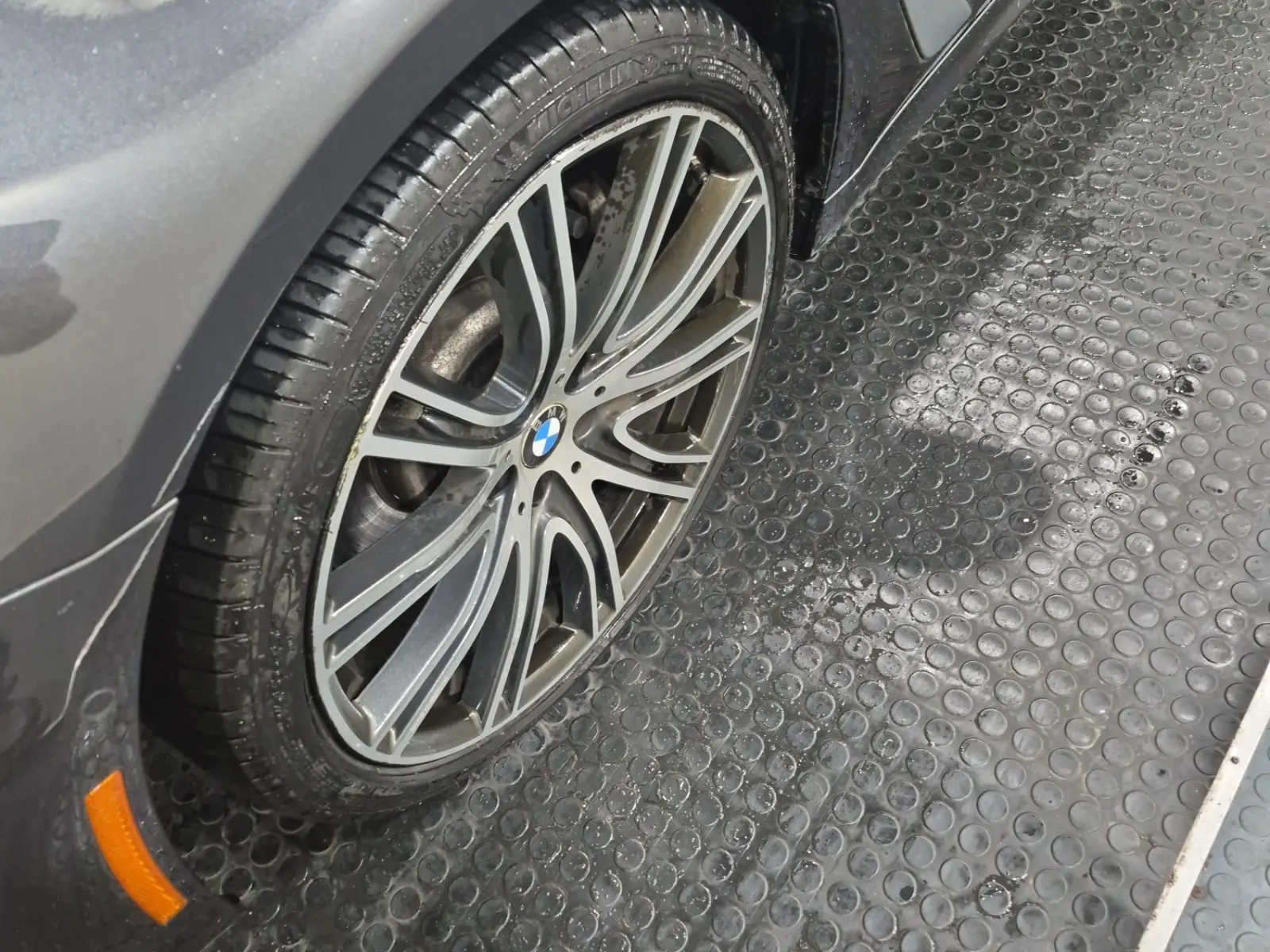 Front driver wheel/tire photo