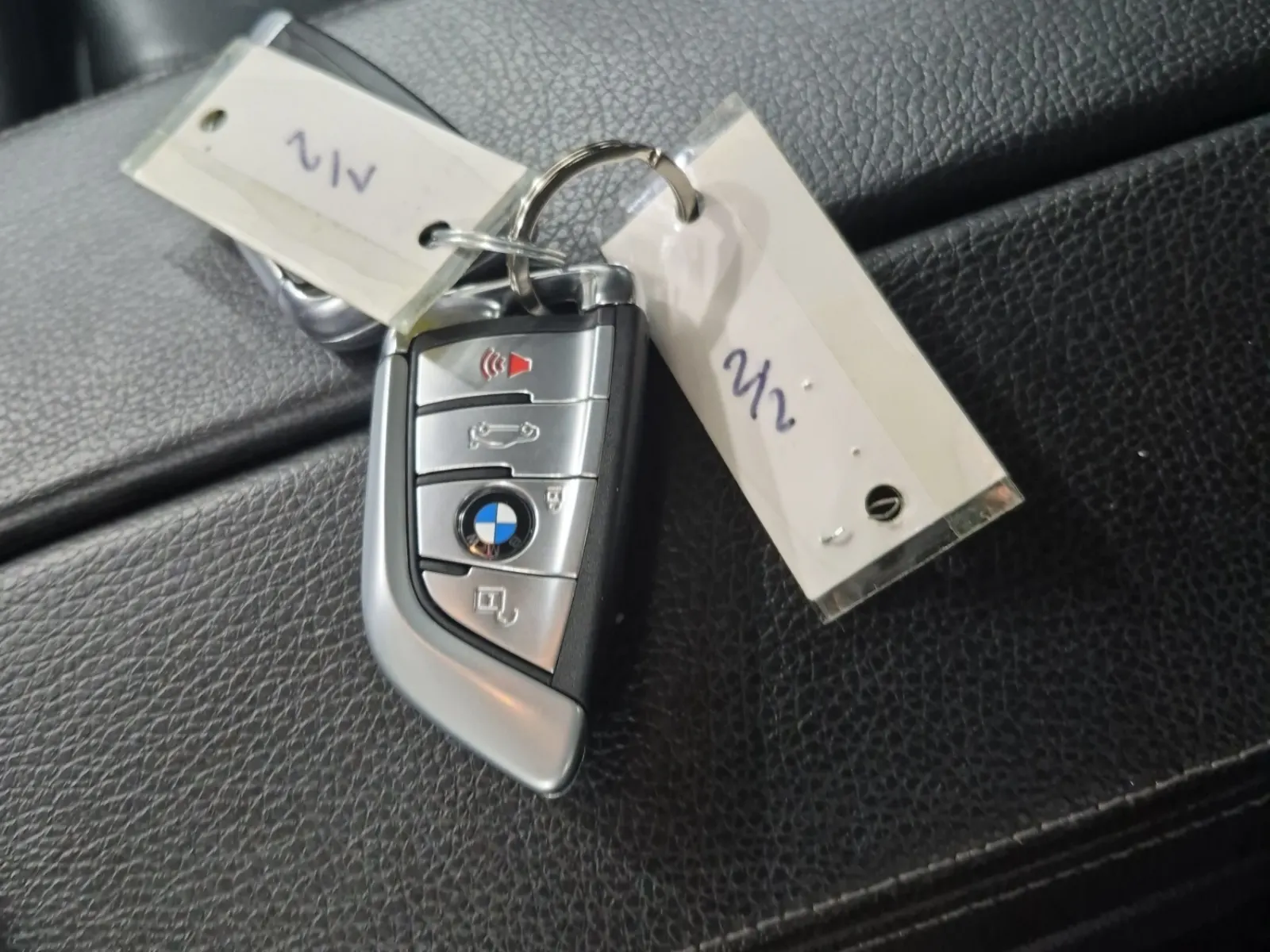 Keys/Fobs/Manual Photo