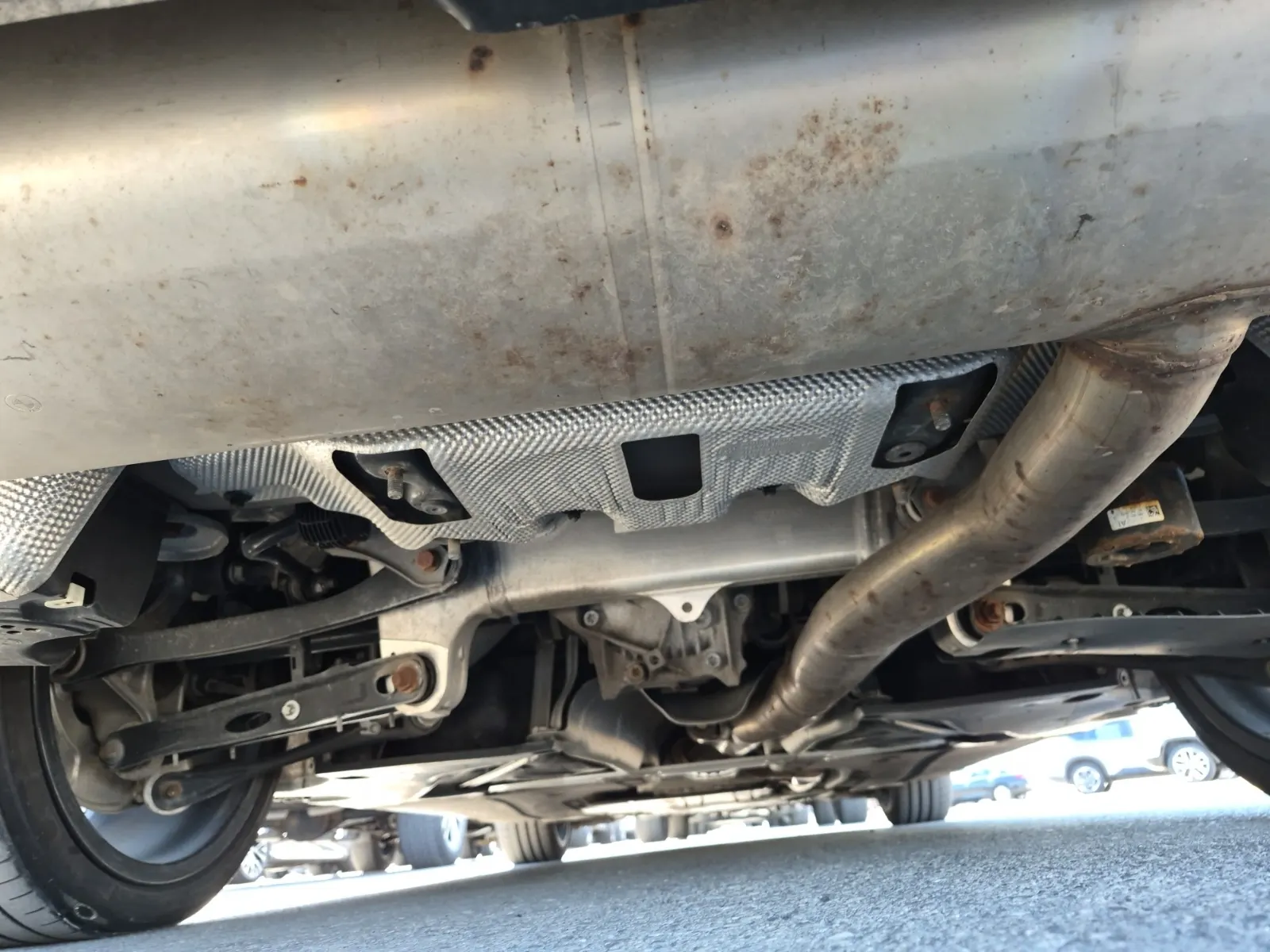 Undercarriage - Rear Photo