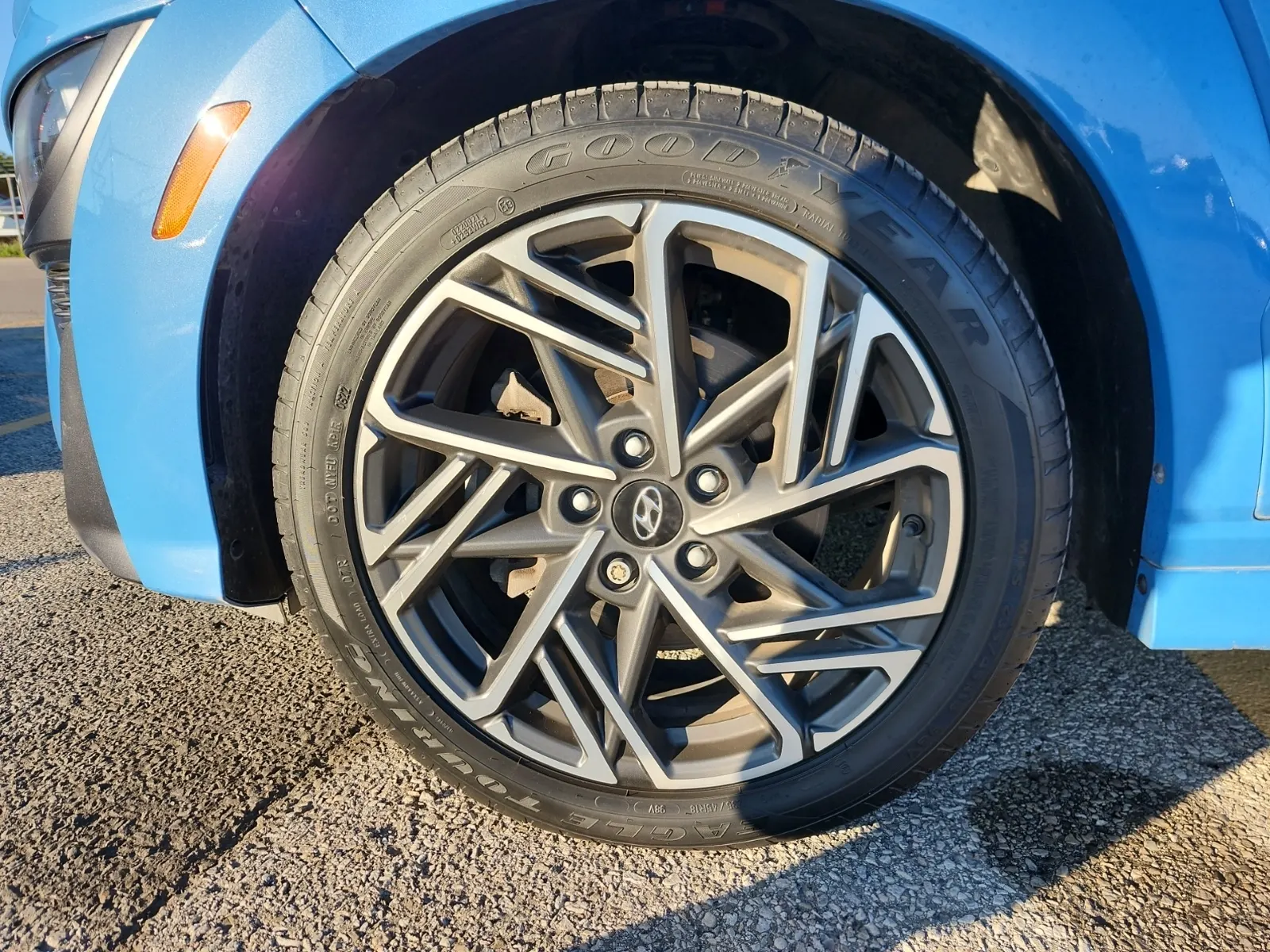 Front driver wheel/tire photo