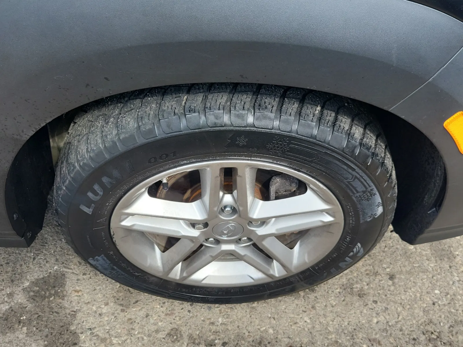 Right Front Wheel/Tire Photo