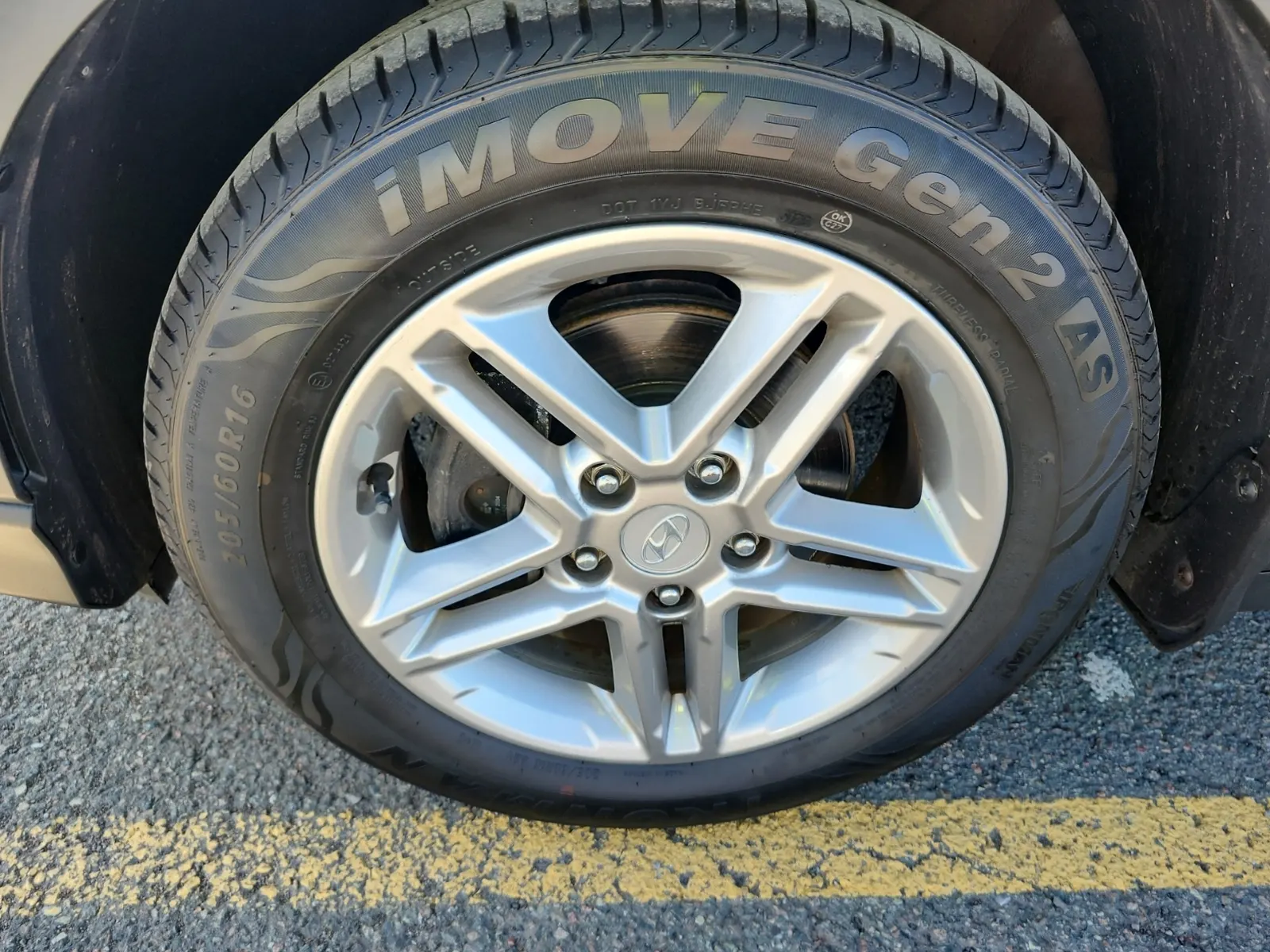Front driver wheel/tire photo