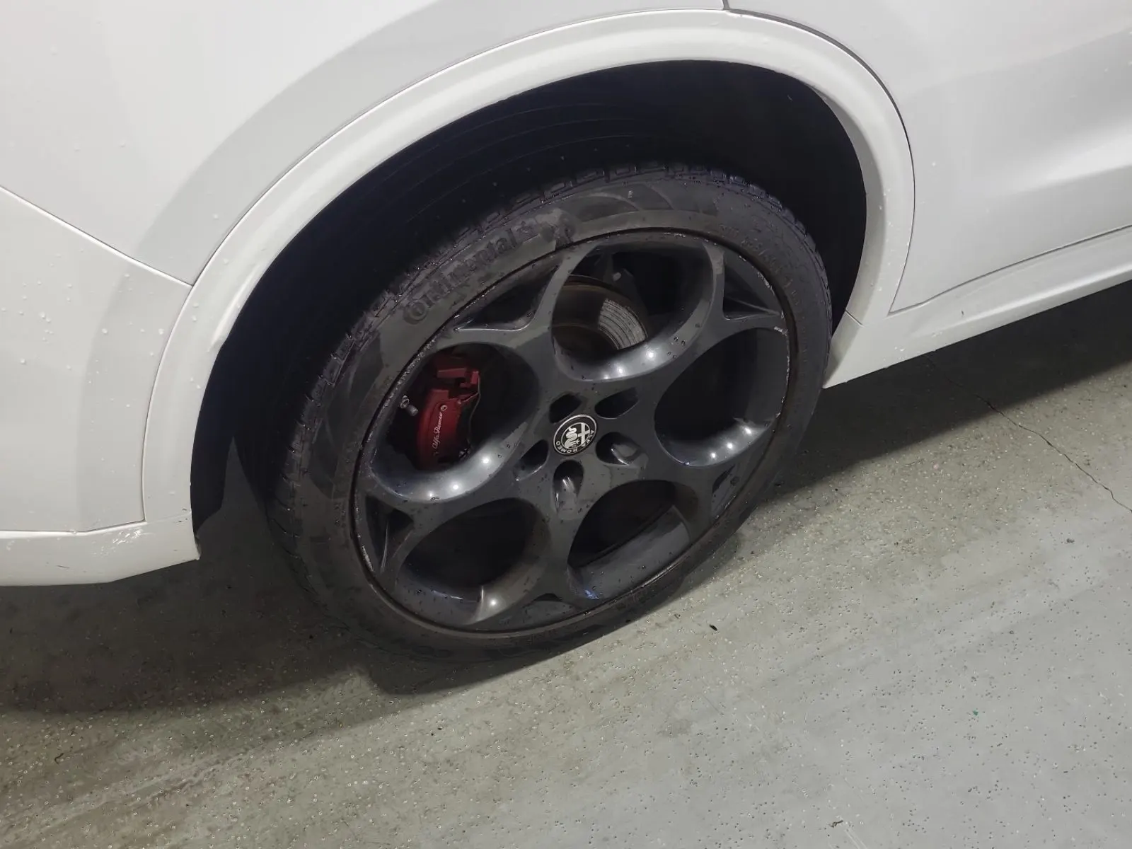 Right Rear Wheel/Tire Photo