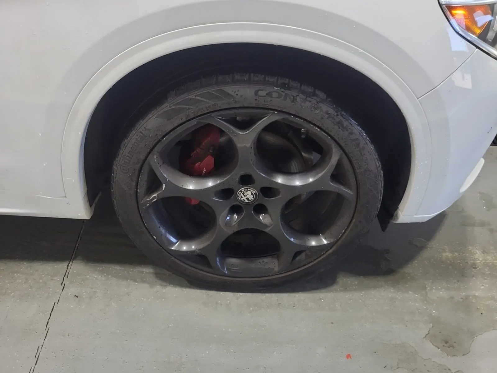 Right Front Wheel/Tire Photo