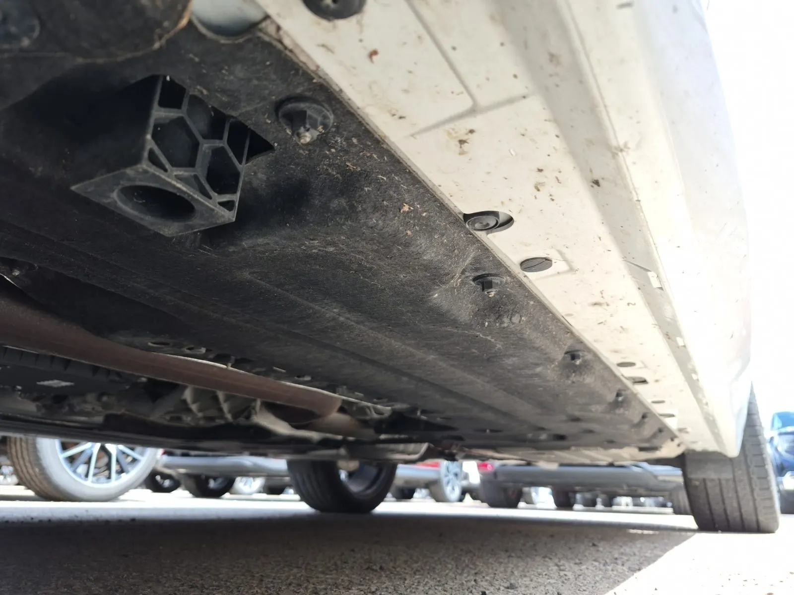 Undercarriage - Driver Photo