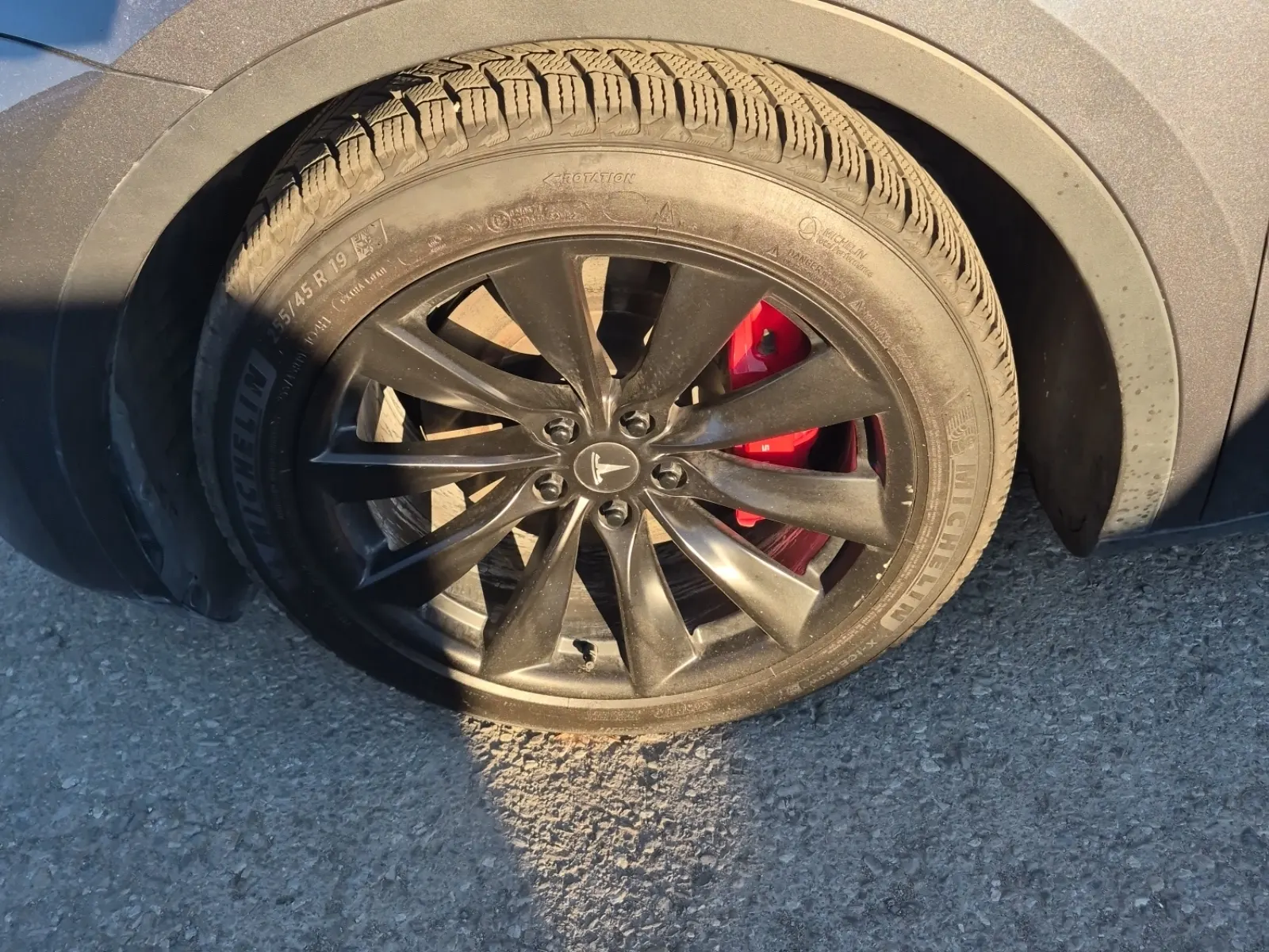 Front driver wheel/tire photo