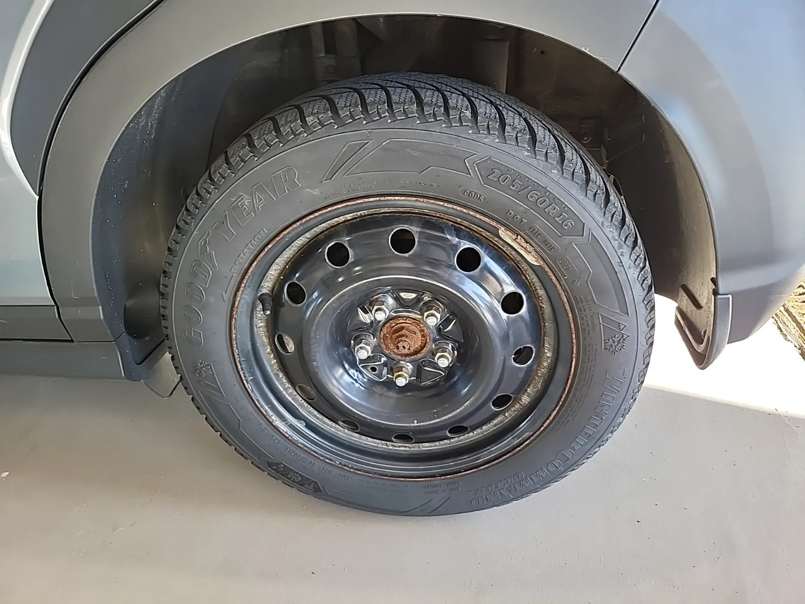 Left Rear Wheel/Tire Photo