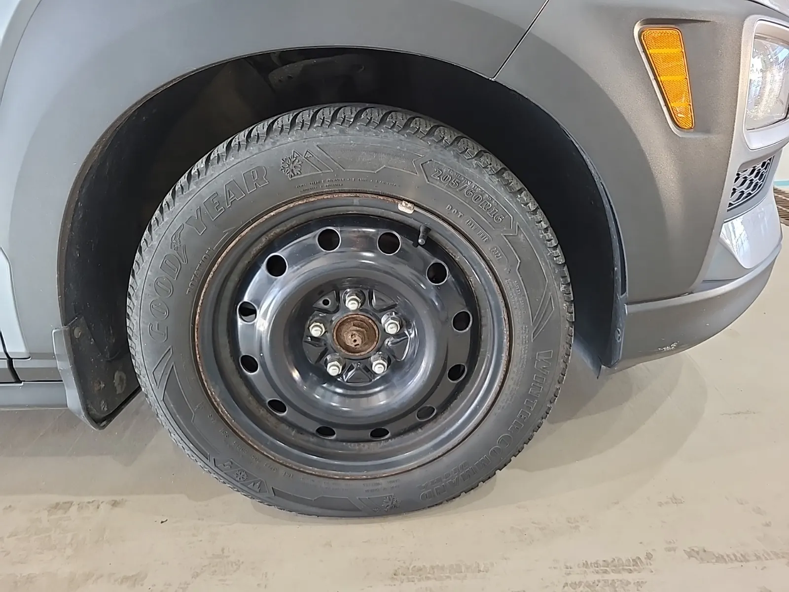 Right Front Wheel/Tire Photo