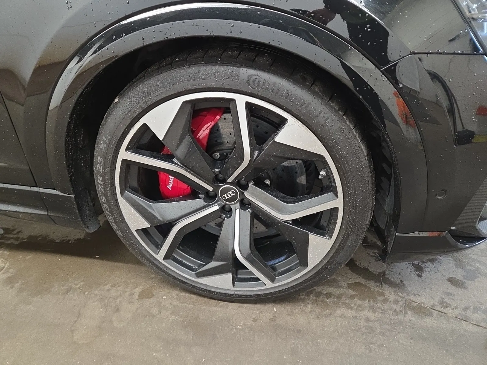 Right Front Wheel/Tire Photo