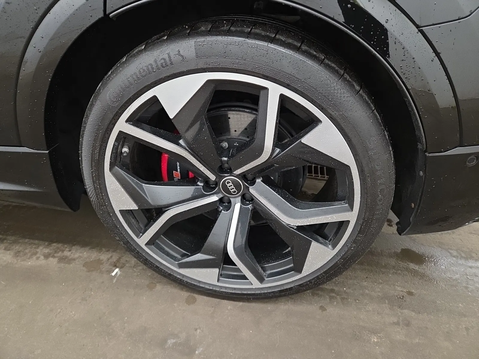 Left Rear Wheel/Tire Photo