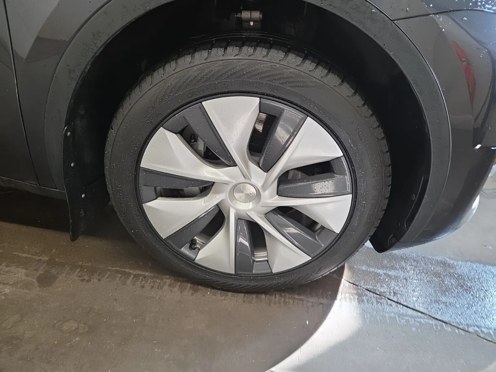 Right Front Wheel/Tire Photo