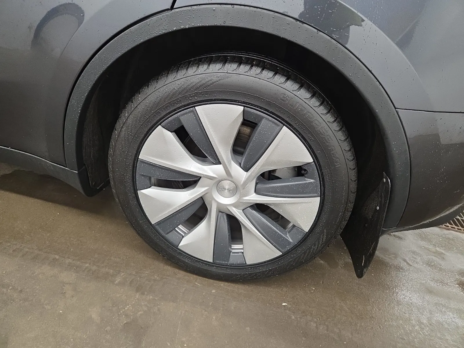 Left Rear Wheel/Tire Photo