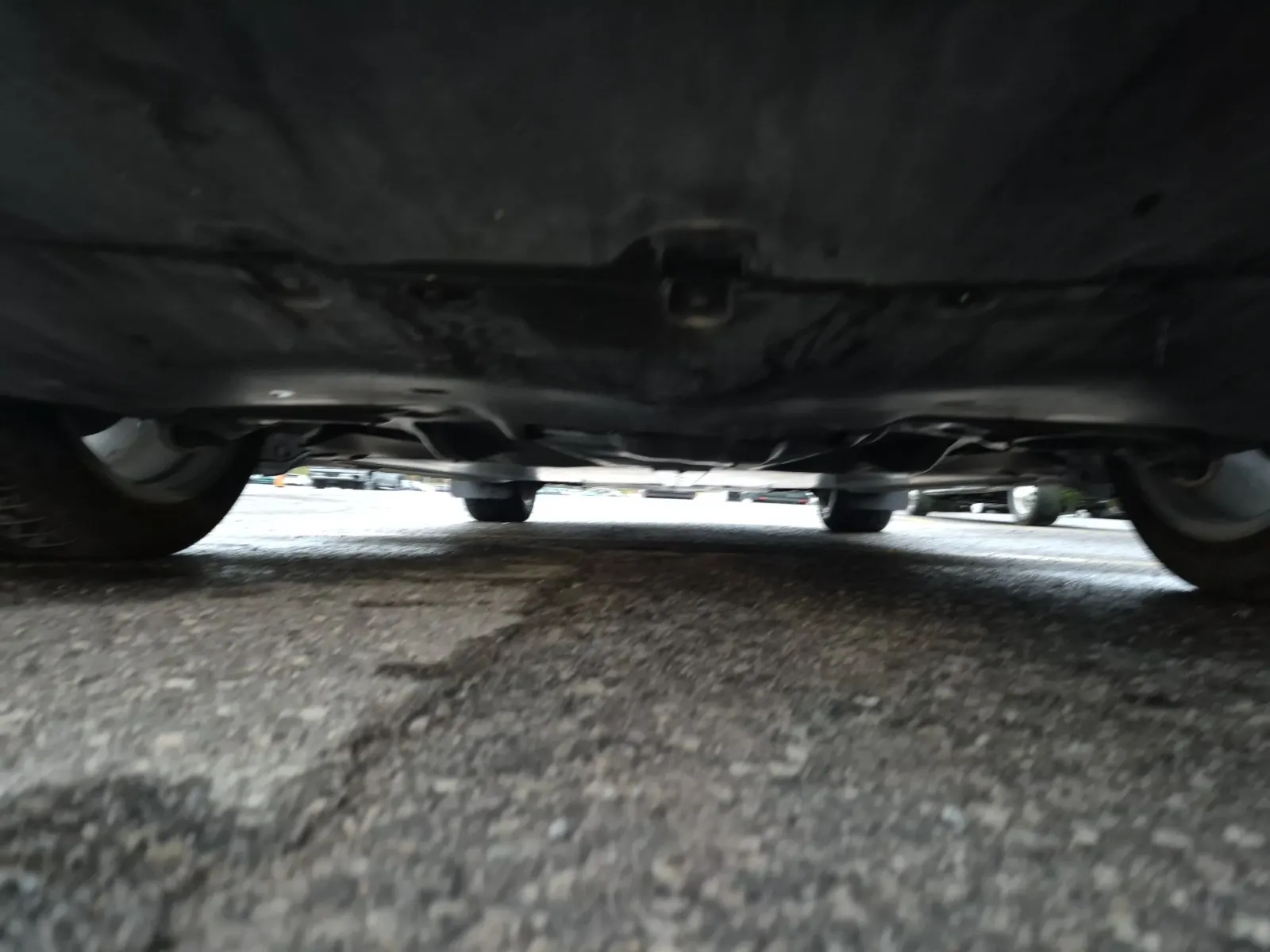 Undercarriage - Rear Photo