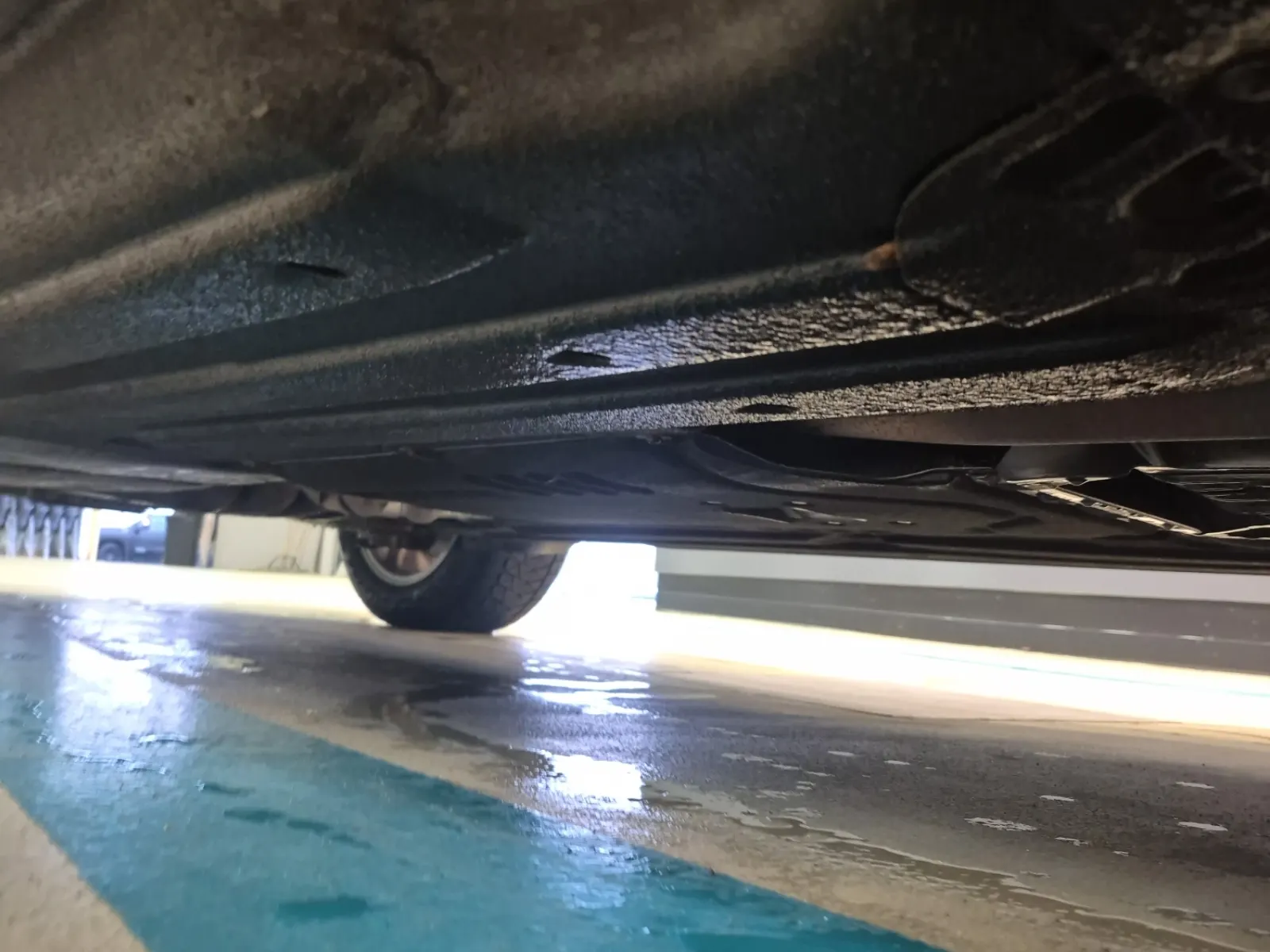 Undercarriage - Passenger Photo