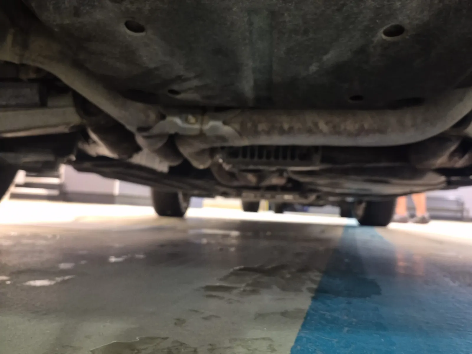 Undercarriage - Rear Photo