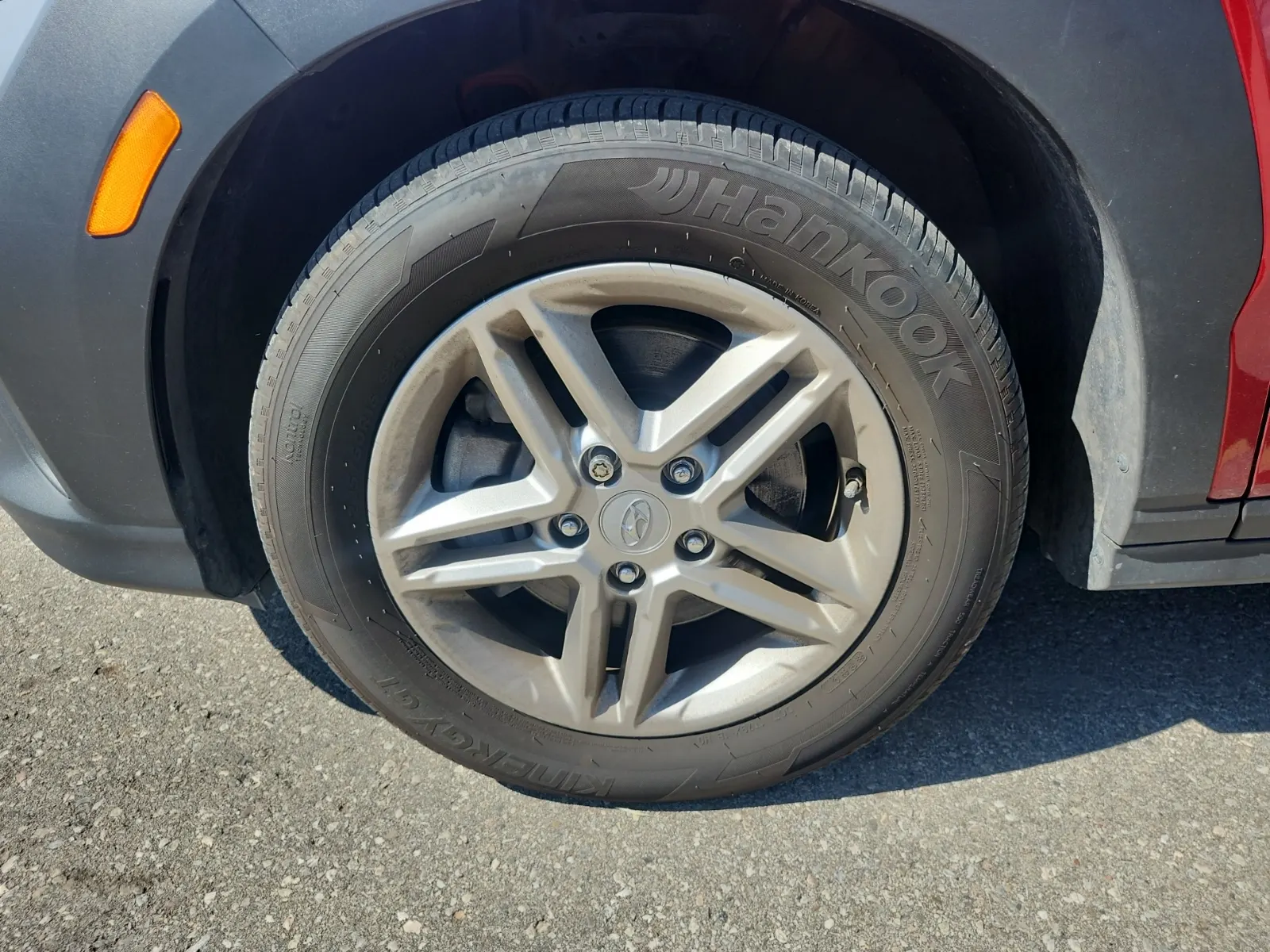 Front driver wheel/tire photo