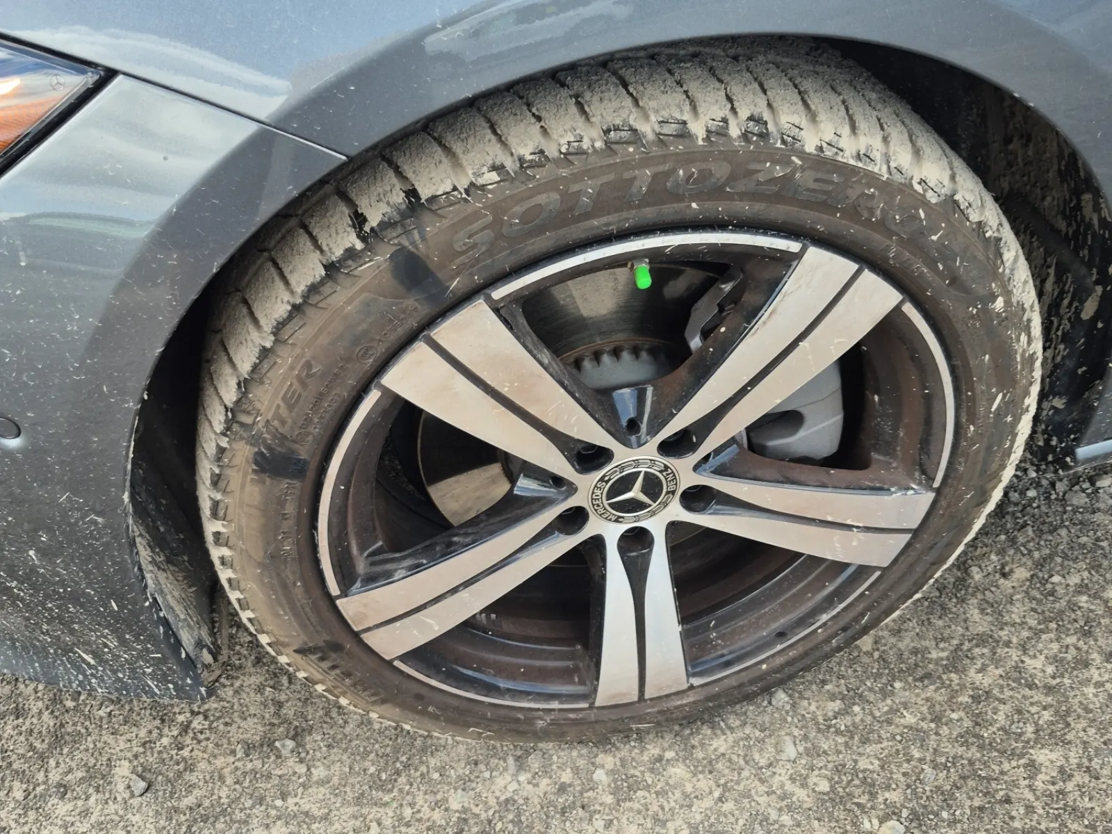 Front driver wheel/tire photo