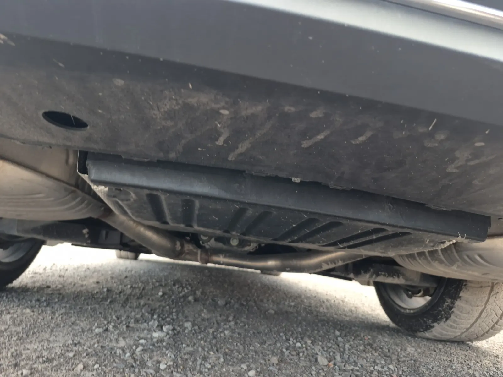Undercarriage - Rear Photo