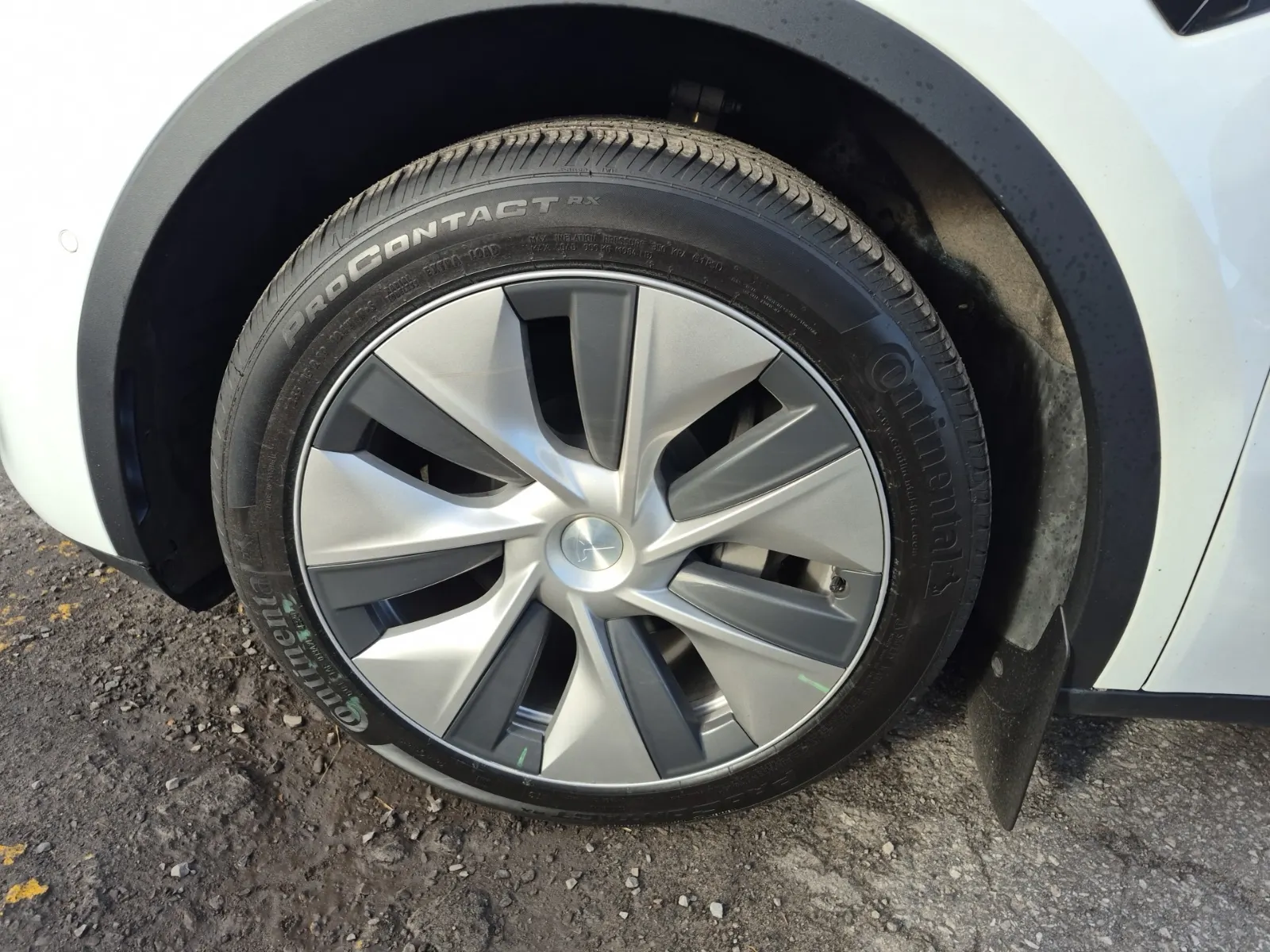 Front driver wheel/tire photo