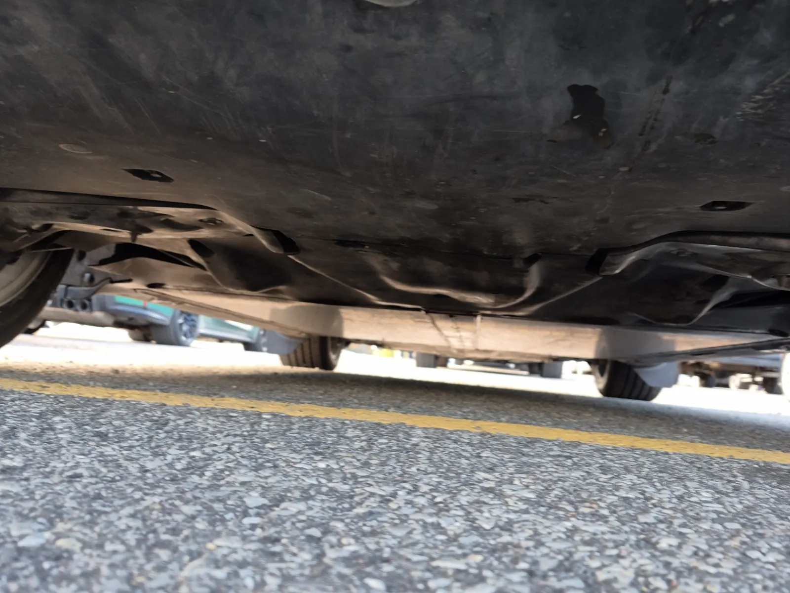 Undercarriage - Rear Photo