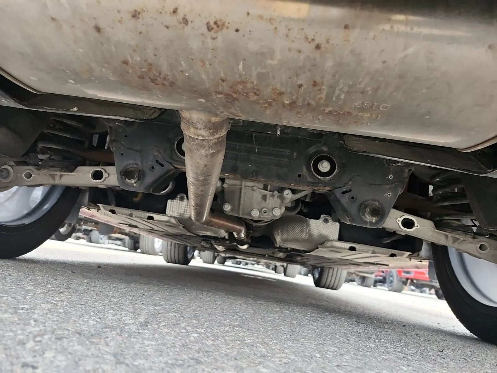 Undercarriage - Rear Photo