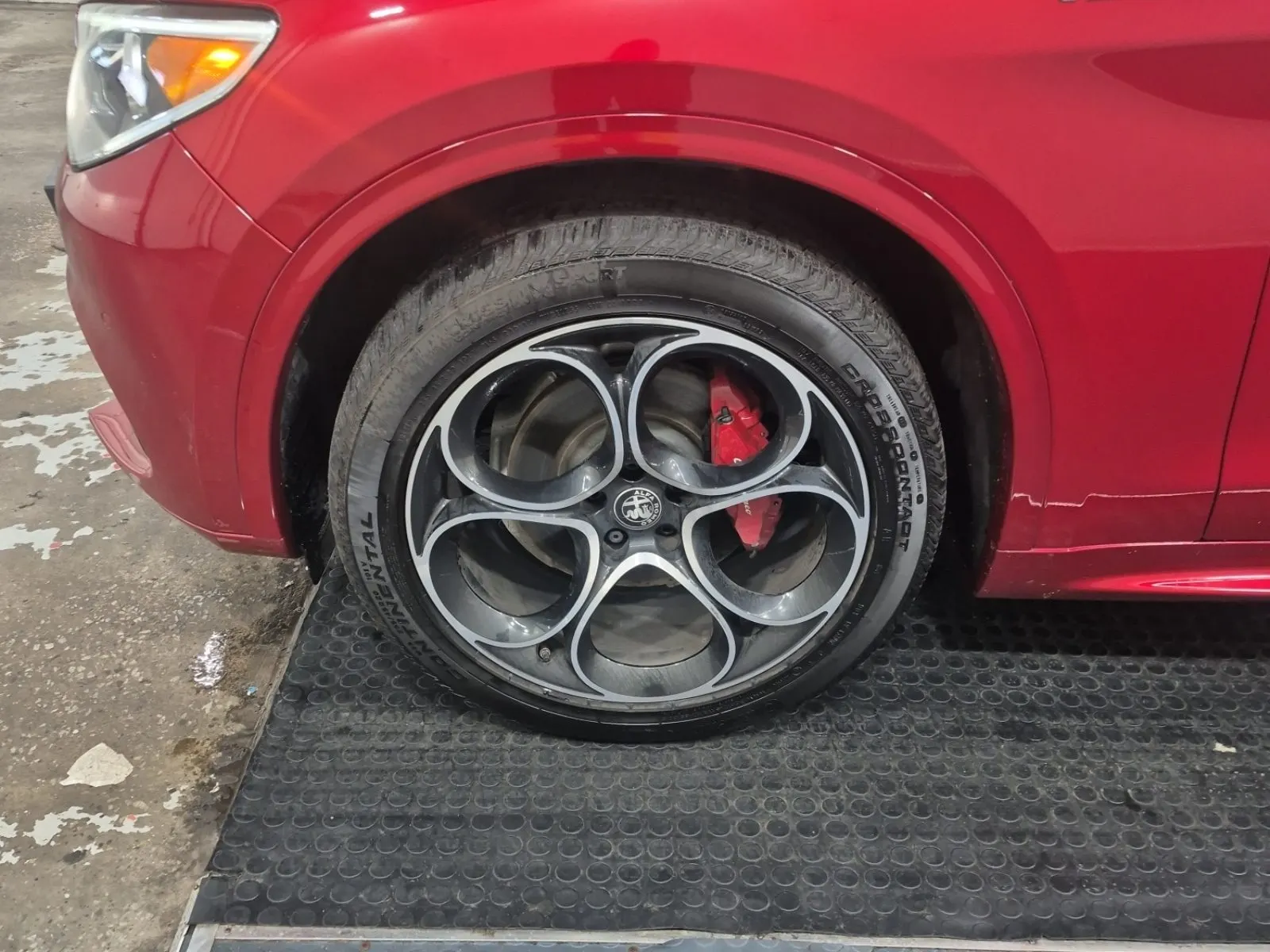 Front driver wheel/tire photo