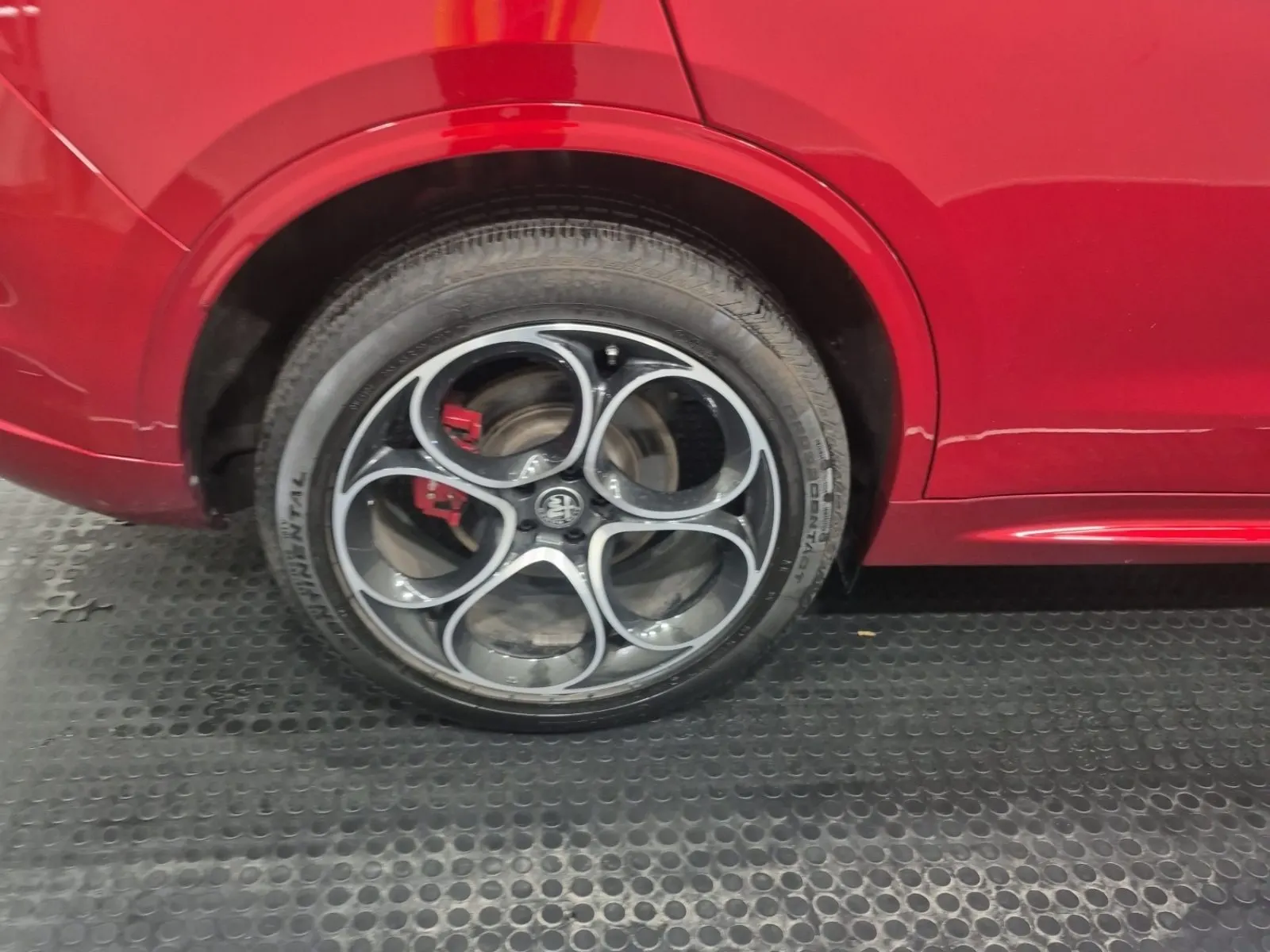 Right Rear Wheel/Tire Photo