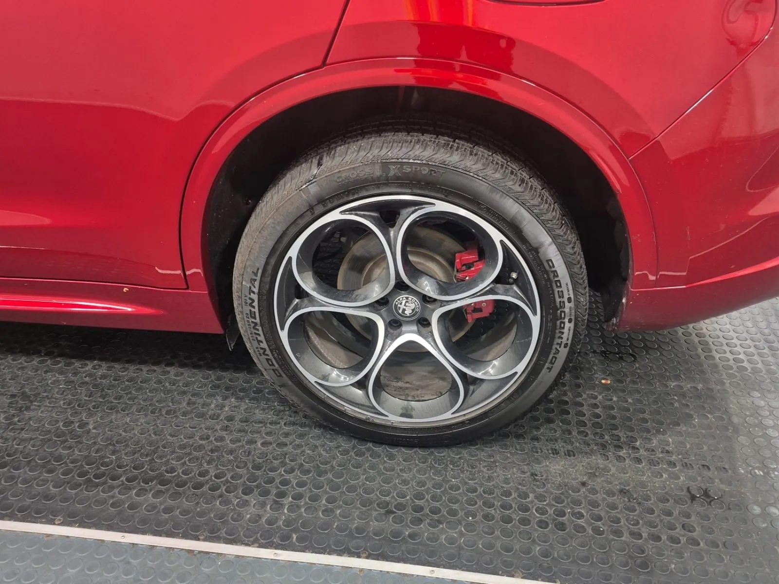 Left Rear Wheel/Tire Photo