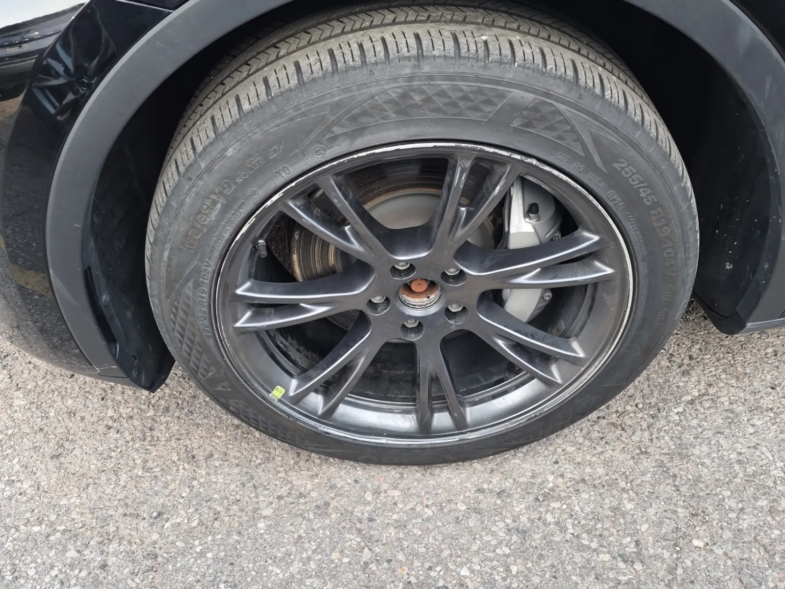 Front driver wheel/tire photo