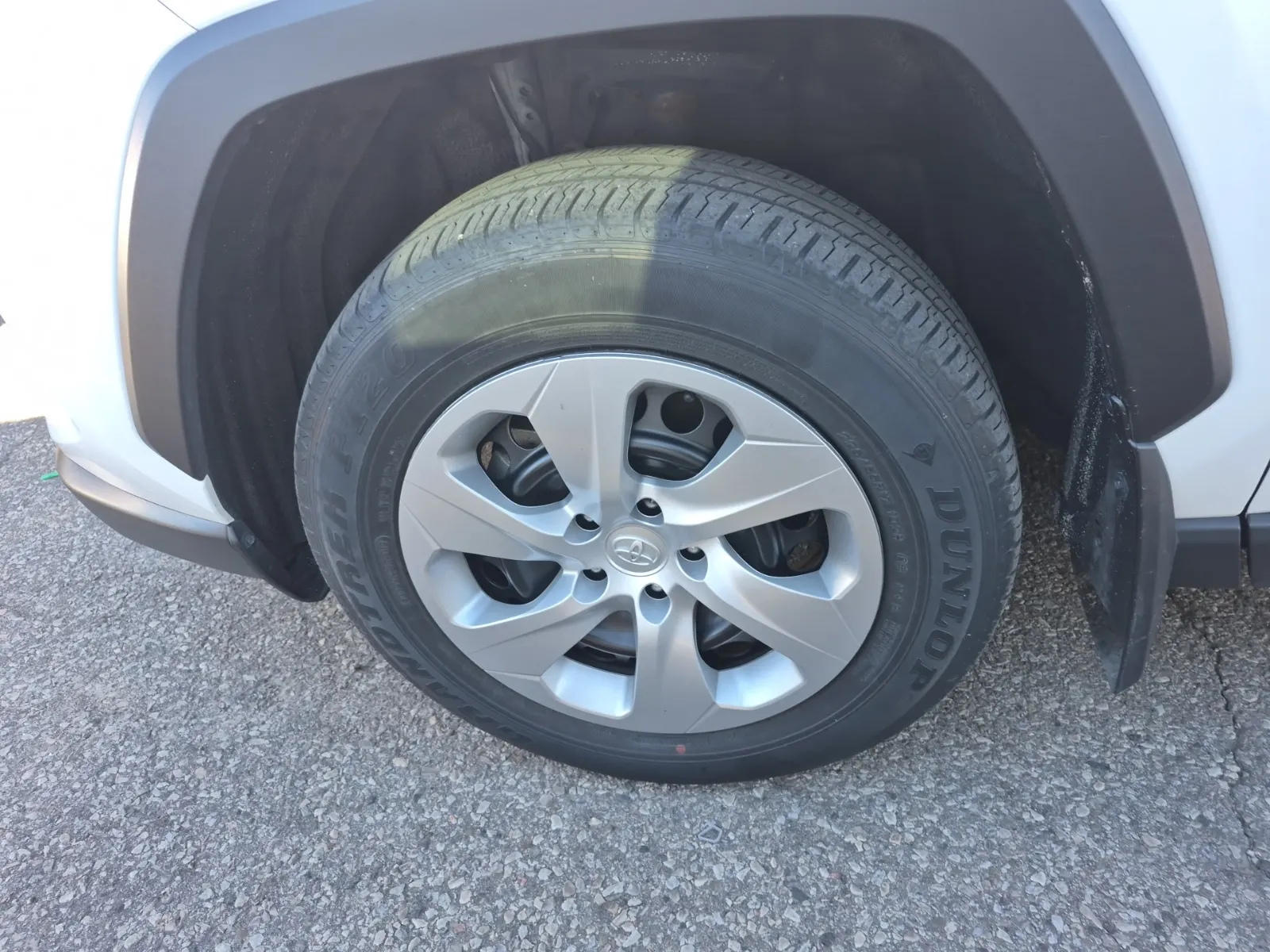 Front driver wheel/tire photo
