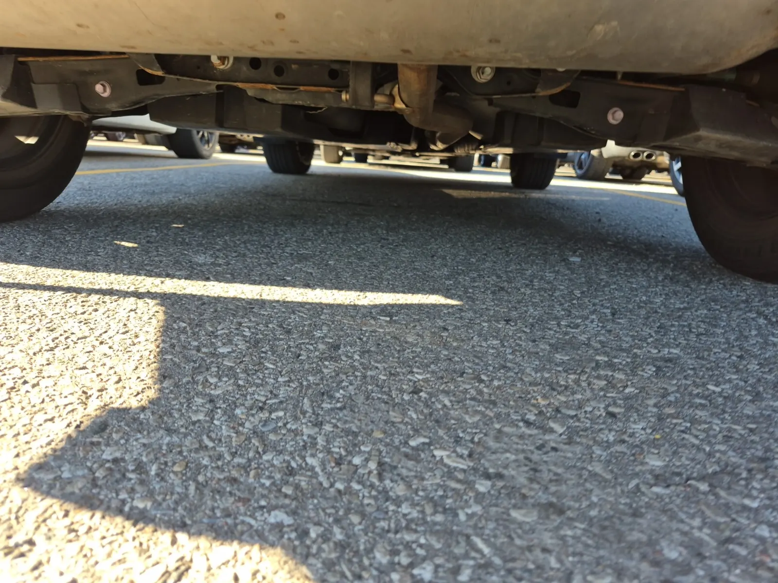 Undercarriage - Rear Photo