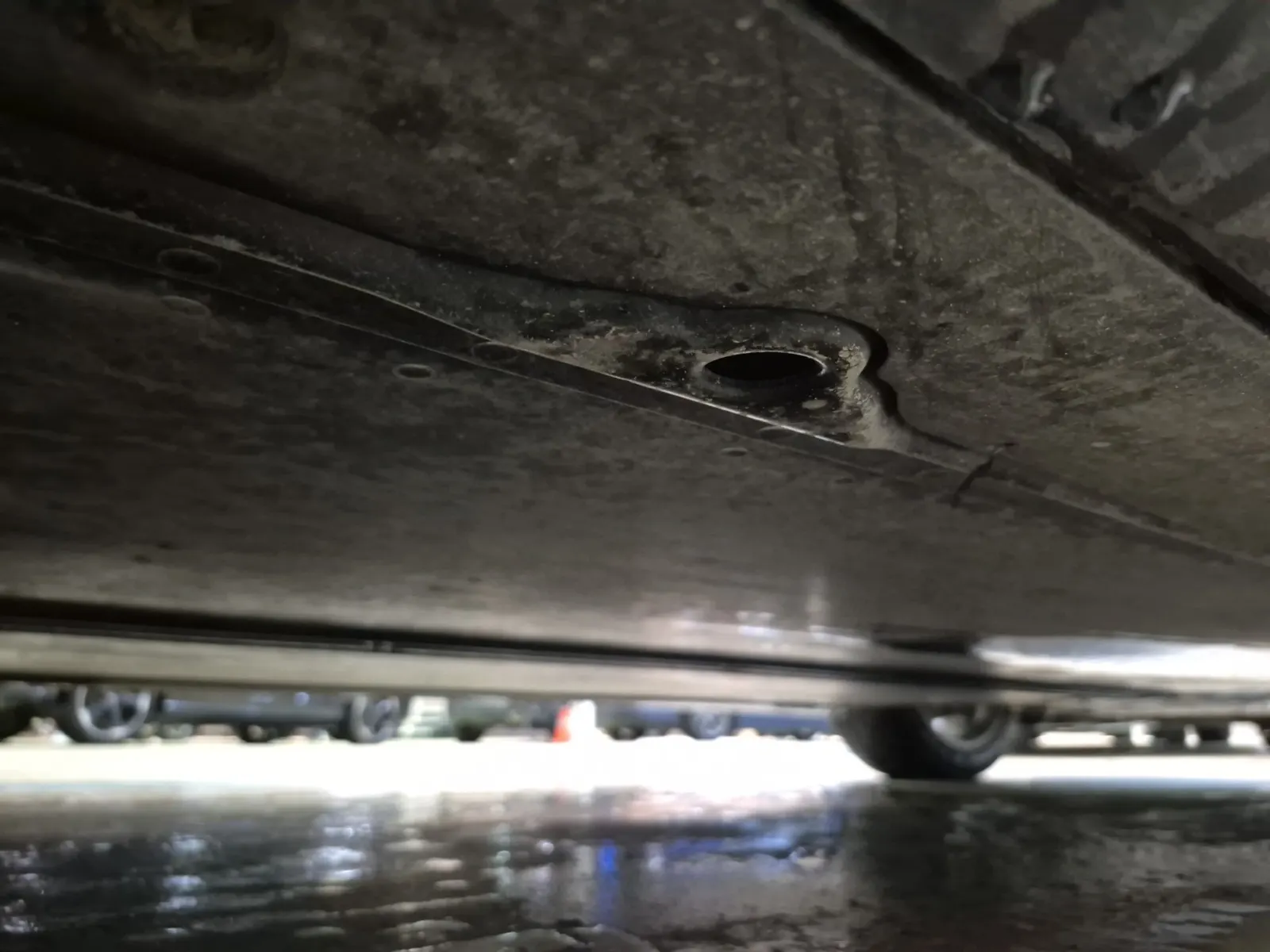 Undercarriage - Passenger Photo