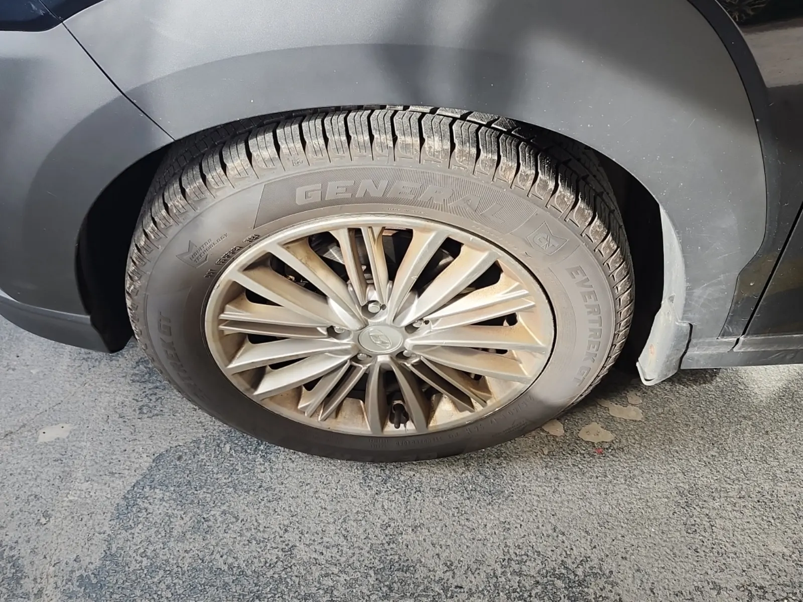 Front driver wheel/tire photo